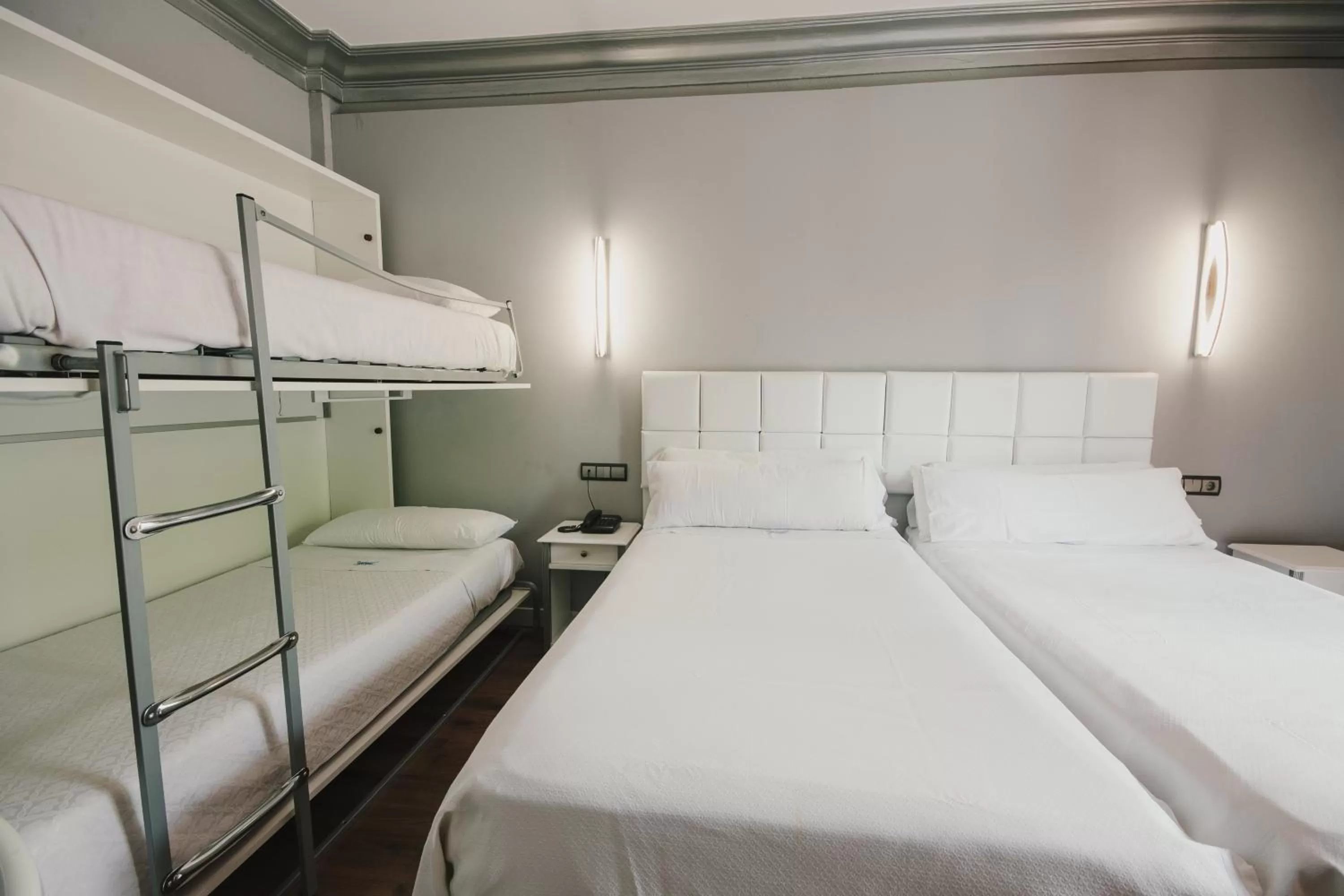 Bed in Hotel Los Angeles Granada