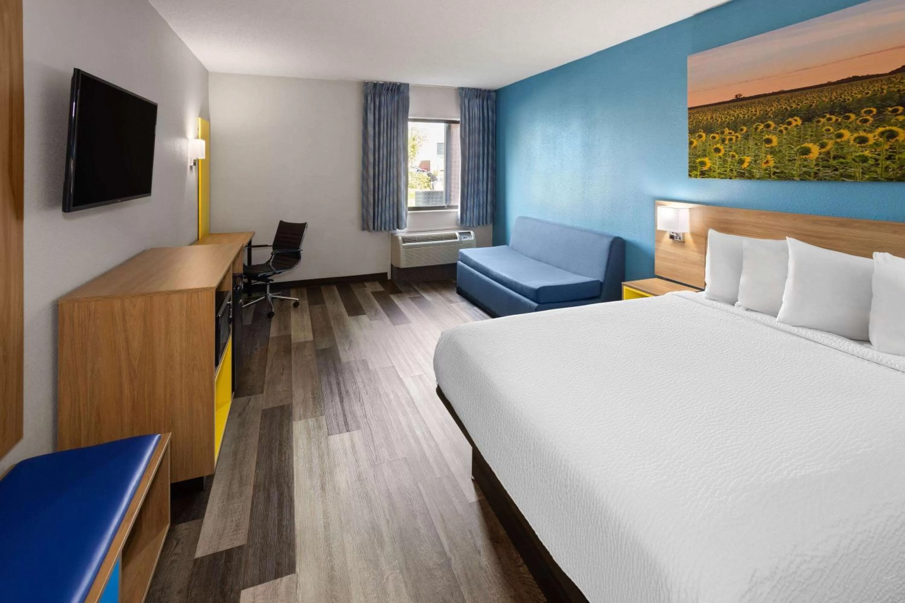 Photo of the whole room, Bed in Days Inn & Suites by Wyndham Northwest Indianapolis