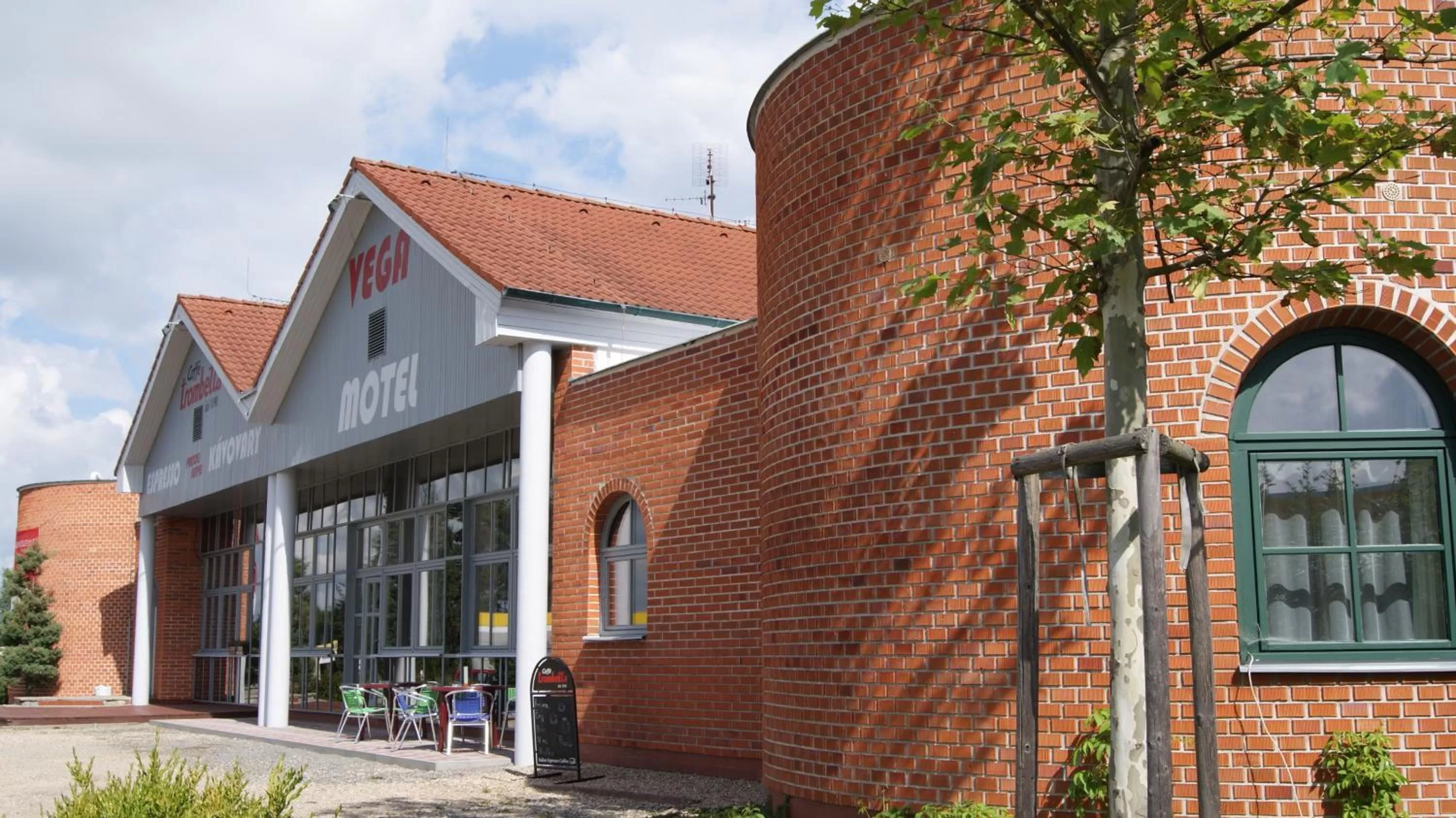 Property Building in Motel Vega