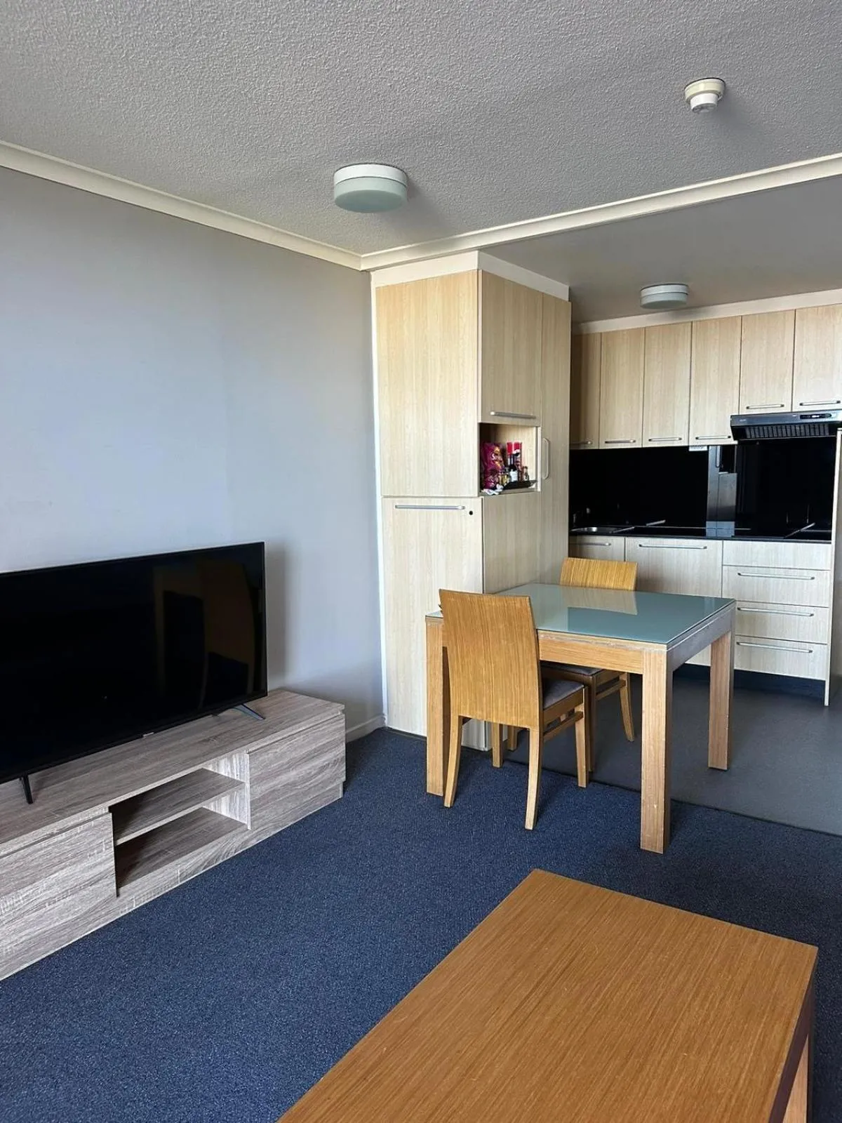 Living room, TV/Entertainment Center in Metro Hotel & Apartments Gladstone