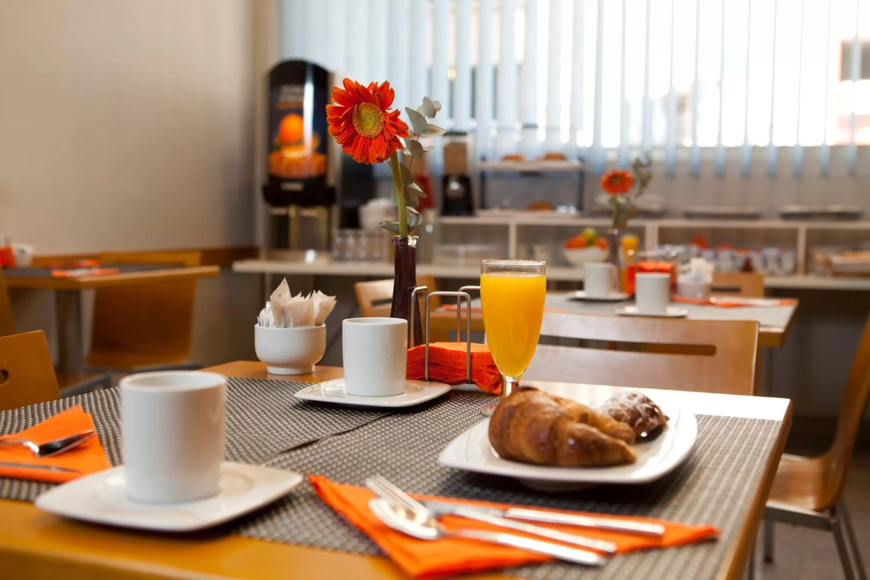 Restaurant/places to eat in La City Estación