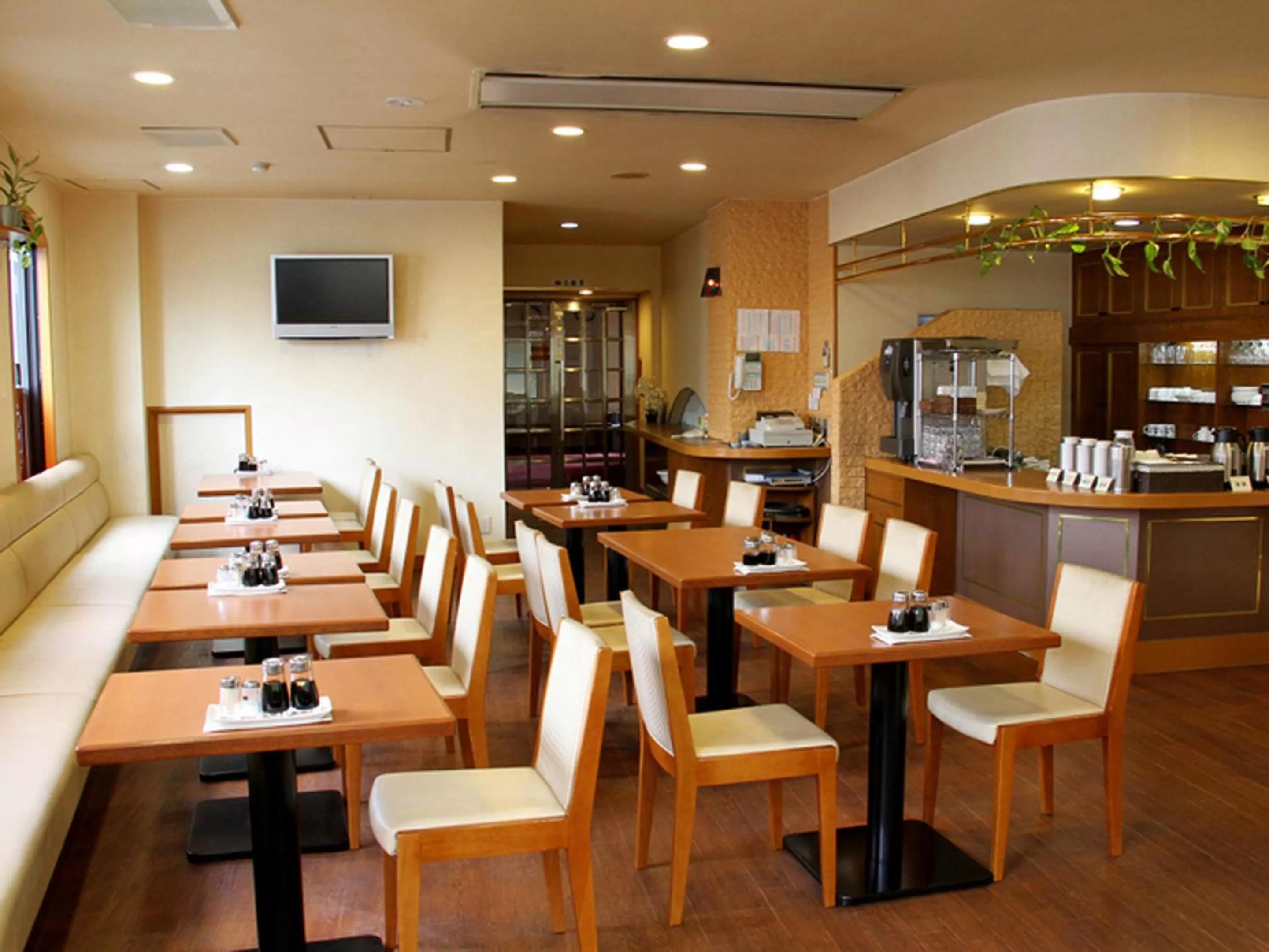 Restaurant/places to eat in Hotel Ohta