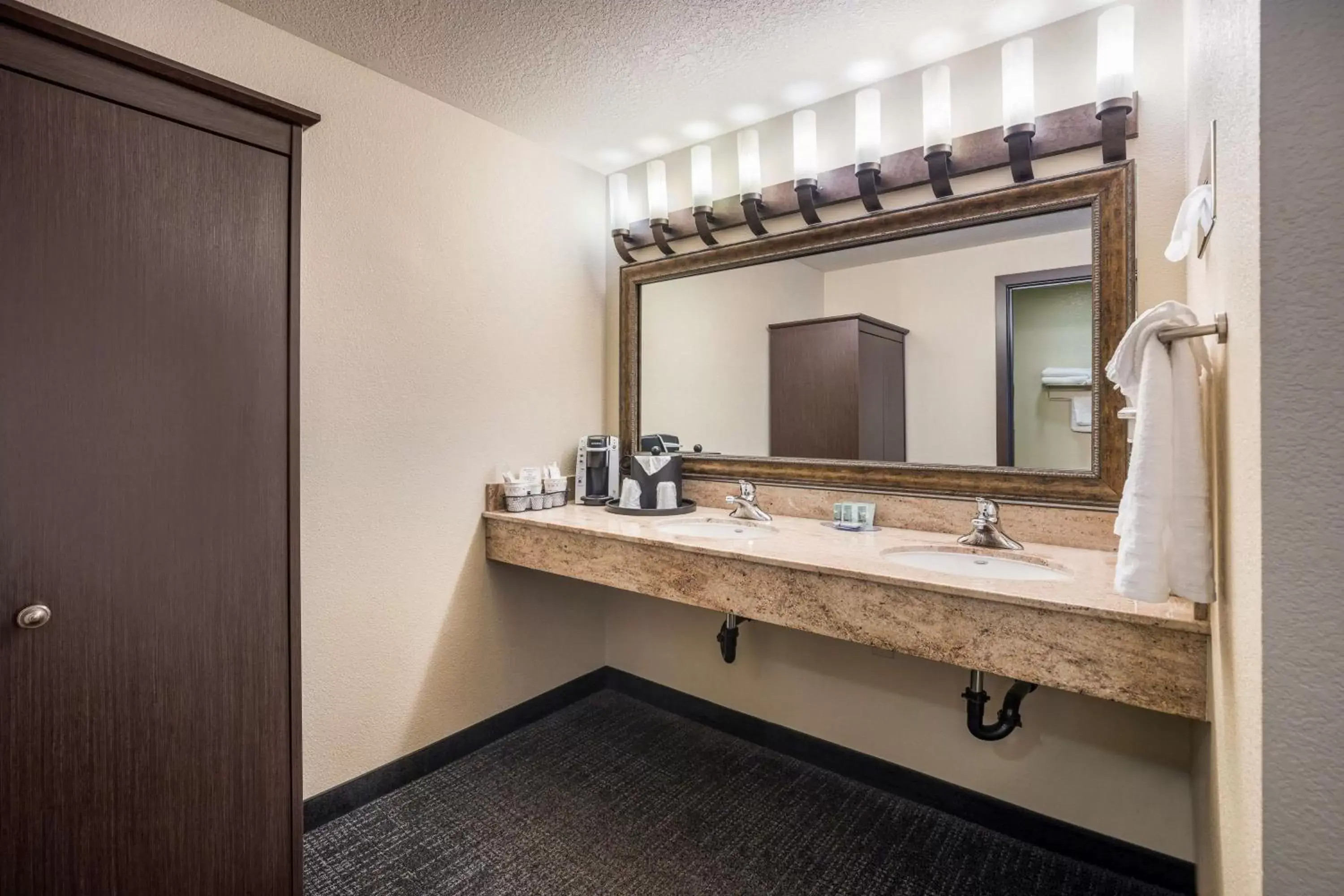 King Room - Non-Smoking in Best Western Windsor Inn King Room - Non-Smoking in Best Western Windsor Inn