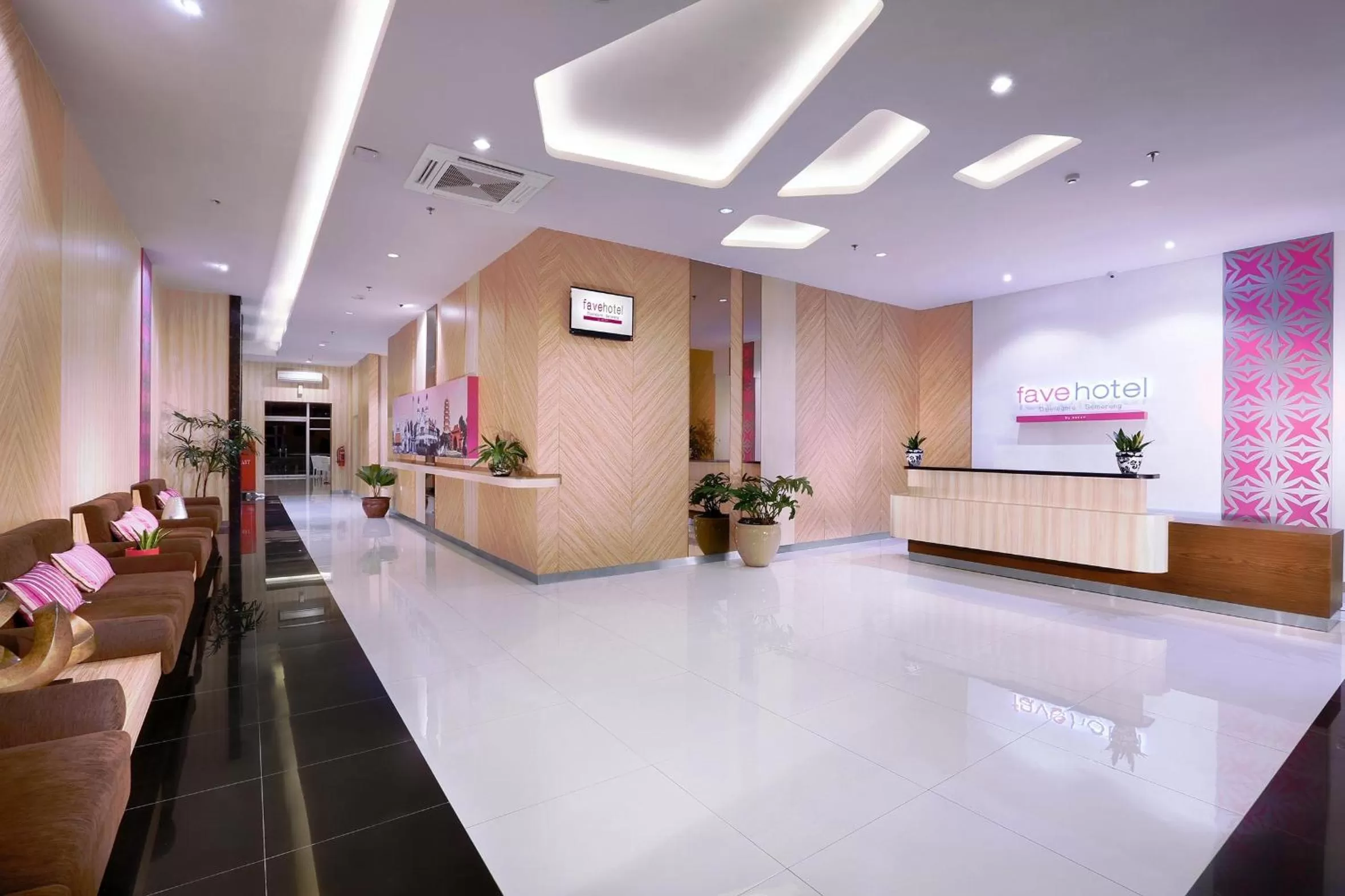Lobby or reception in favehotel Simpang Lima - Semarang