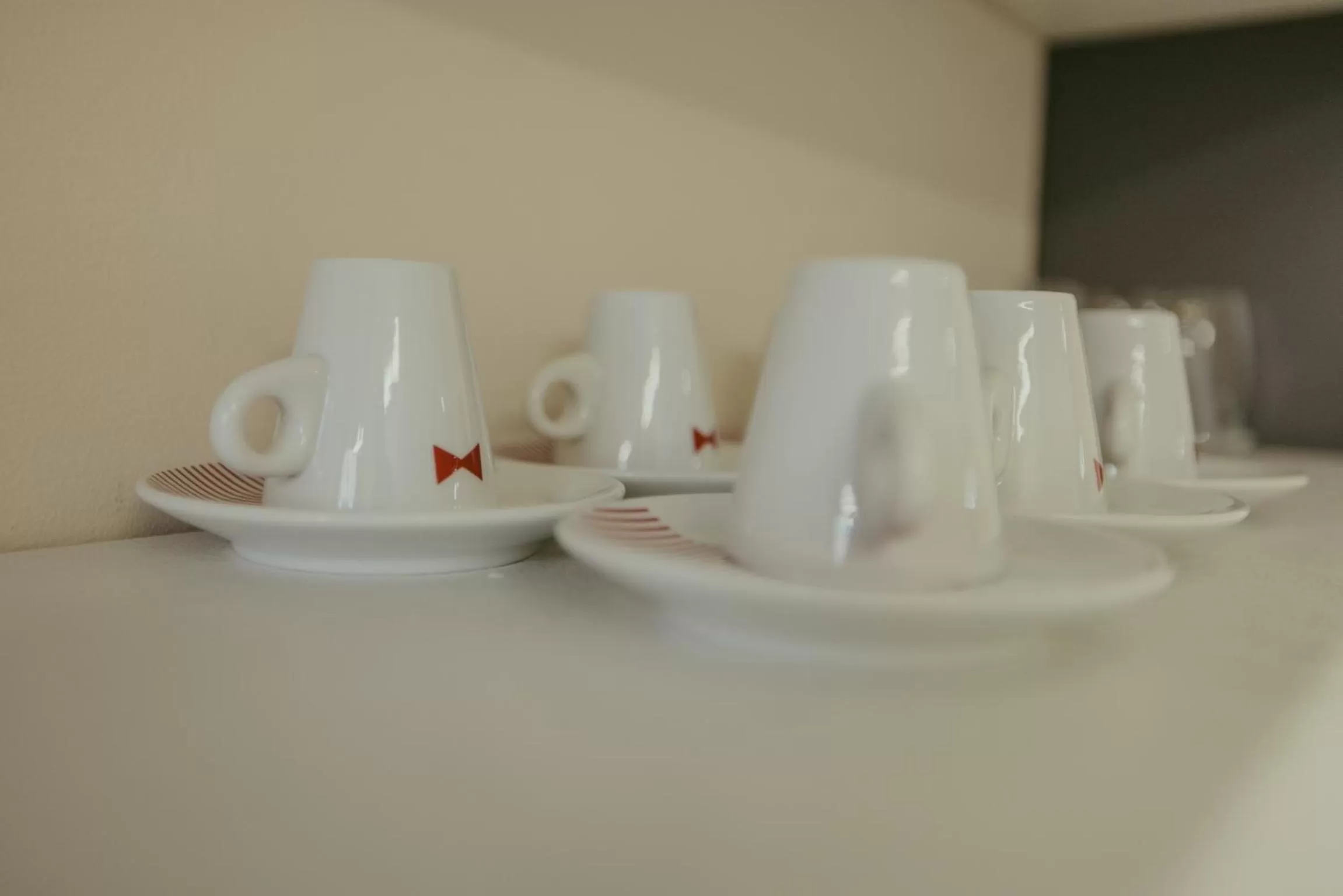 Coffee/tea facilities in Brettia Guest Rooms