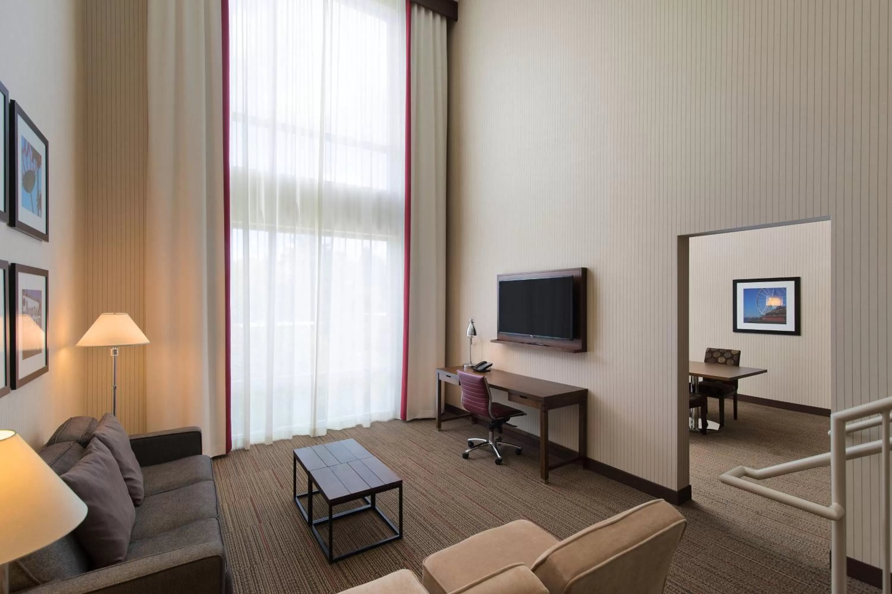 Living room in Four Points by Sheraton Seattle Airport South