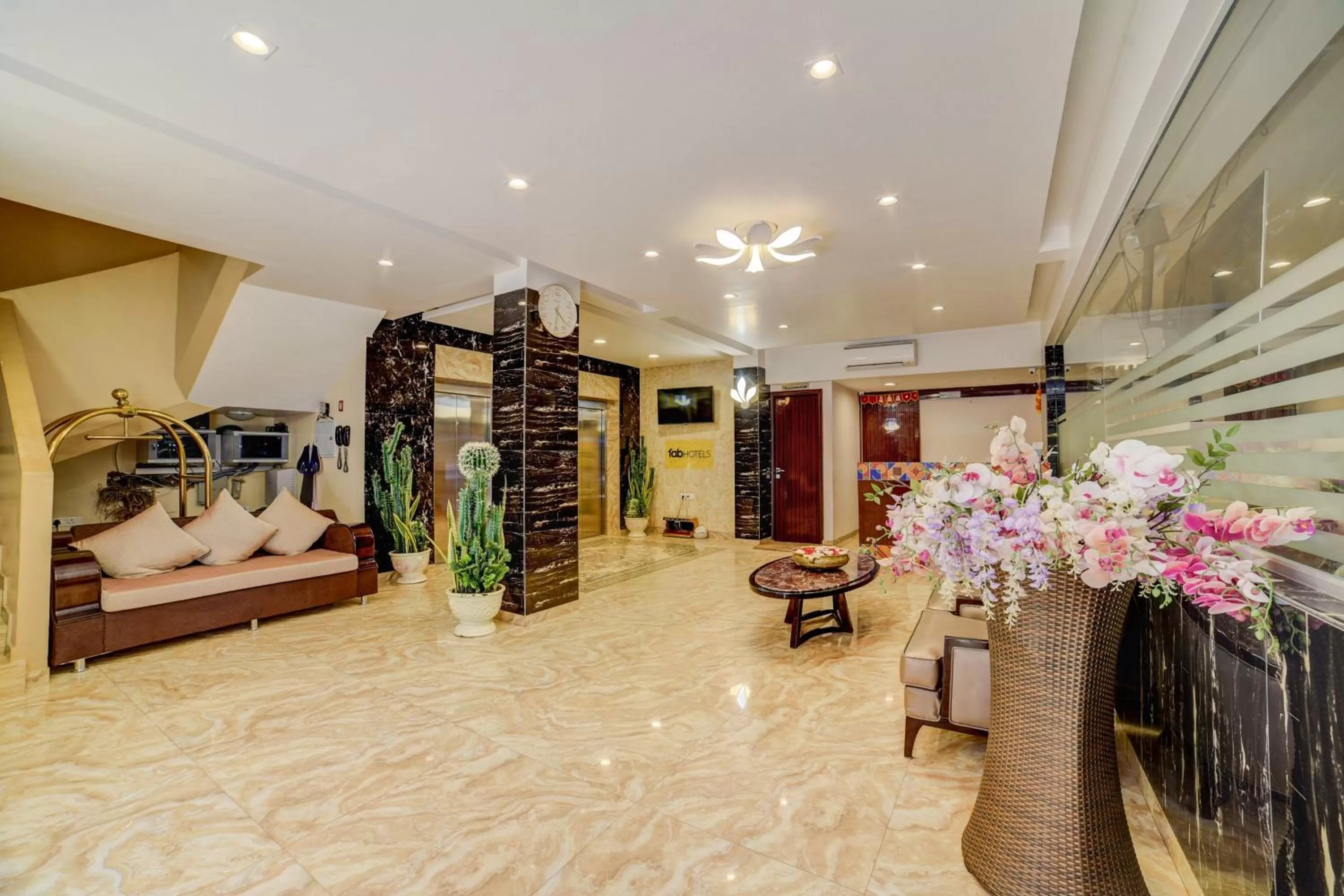 Lobby or reception in Fabhotel Prime Sarala Crown - 500M From Calangute Beach