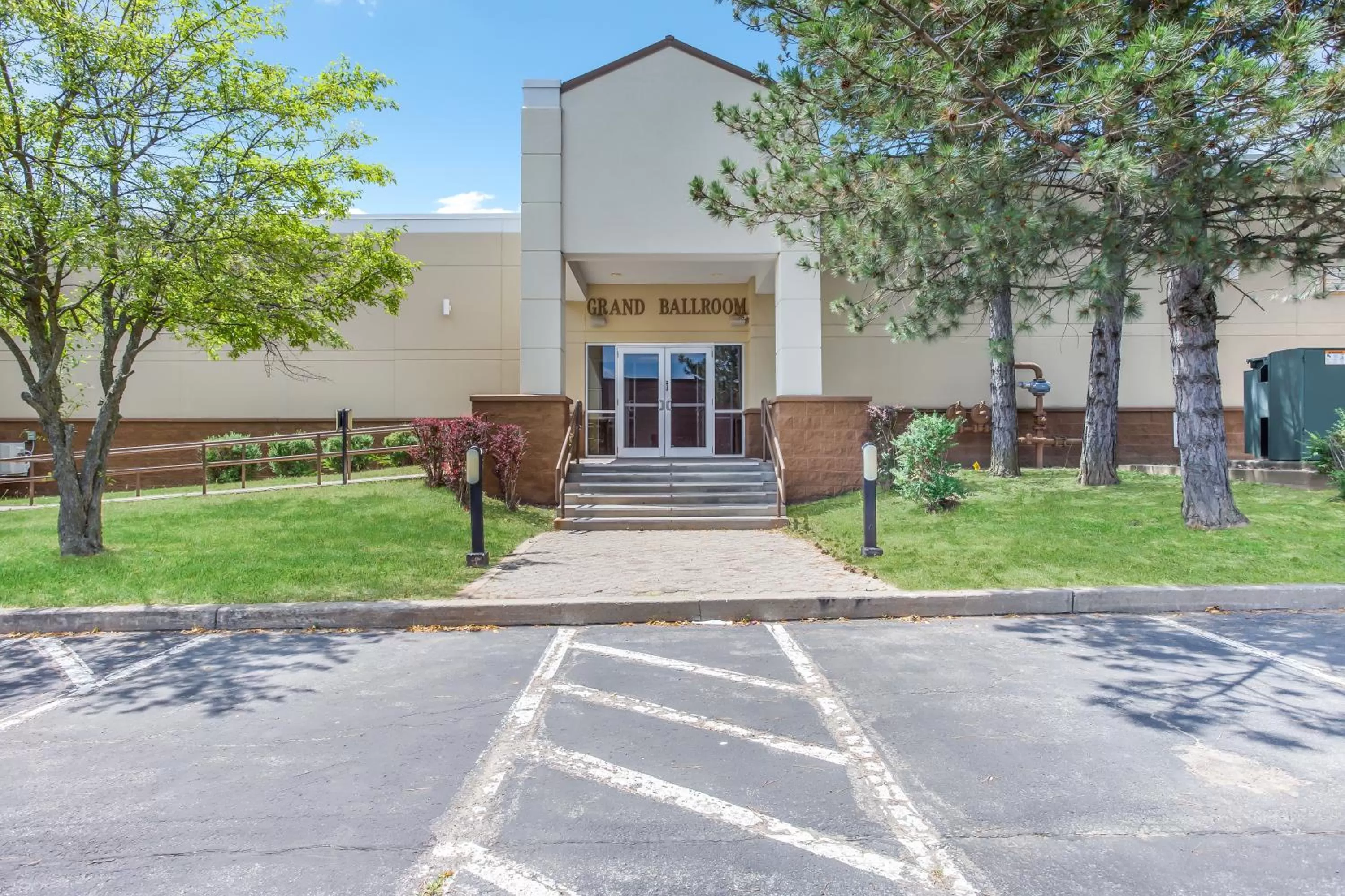 Property building in Burrstone Inn, an Ascend Collection Hotel