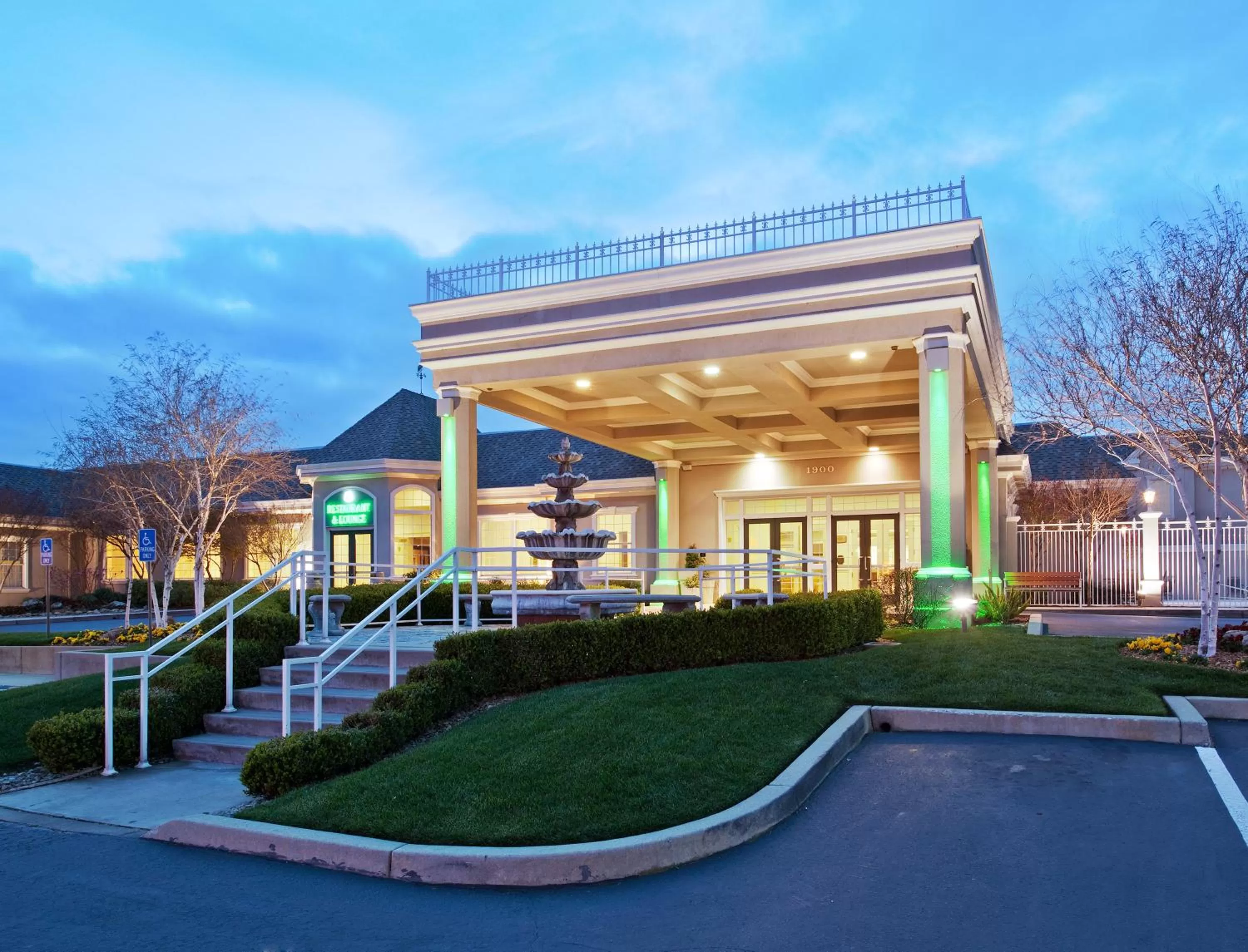Property building in Holiday Inn Redding by IHG