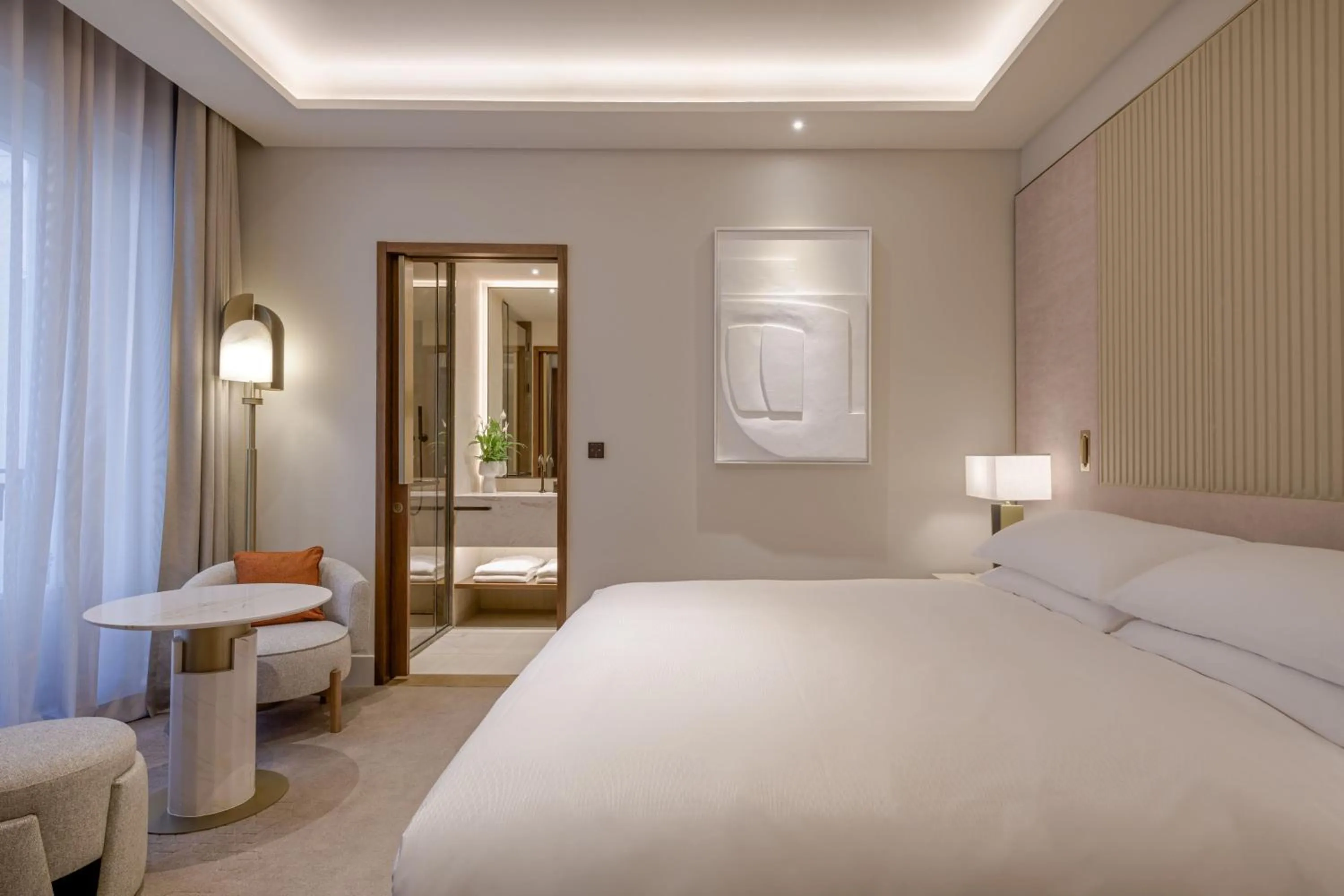 Photo of the whole room, Bed in JW Marriott Hotel Madrid