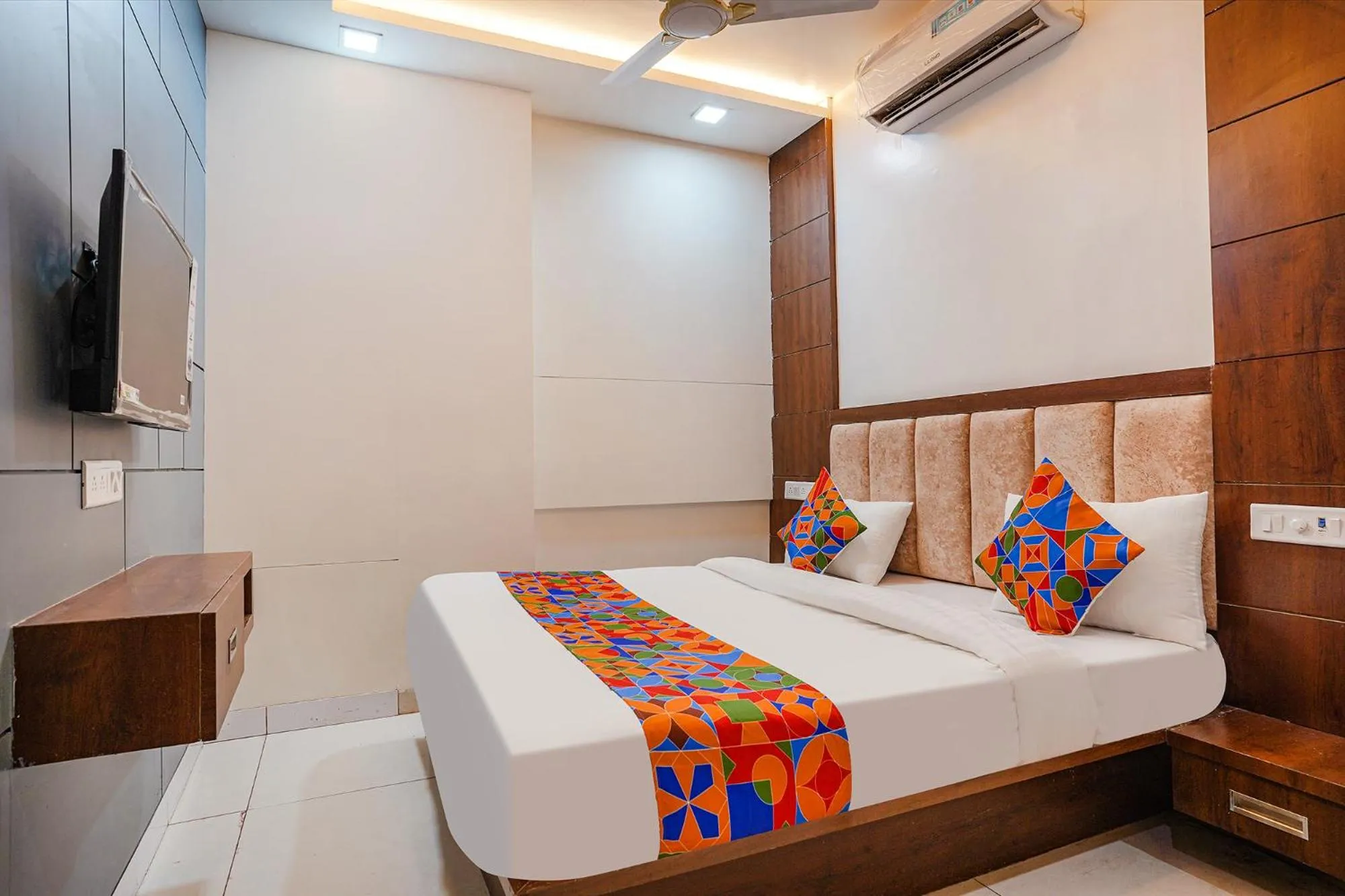 Communal lounge/ TV room, Bed in FabExpress Ritik