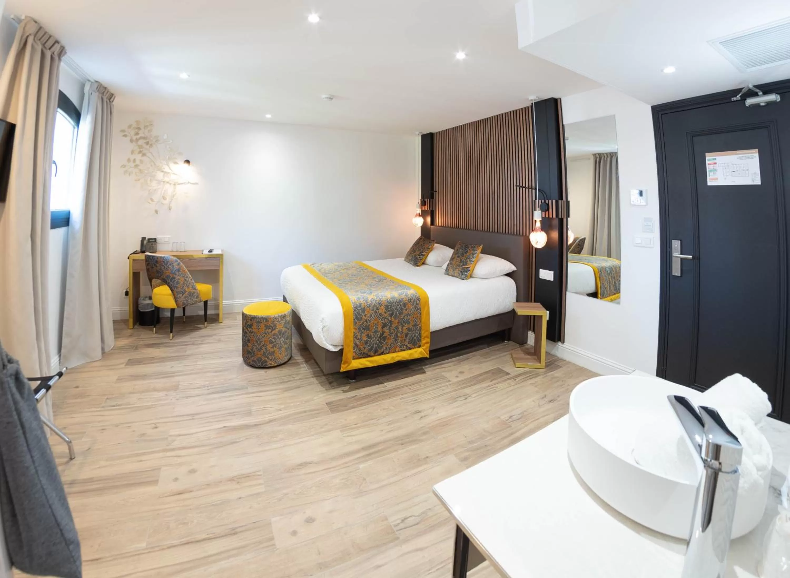 Photo of the whole room in Le Confidentiel Hôtel & SPA