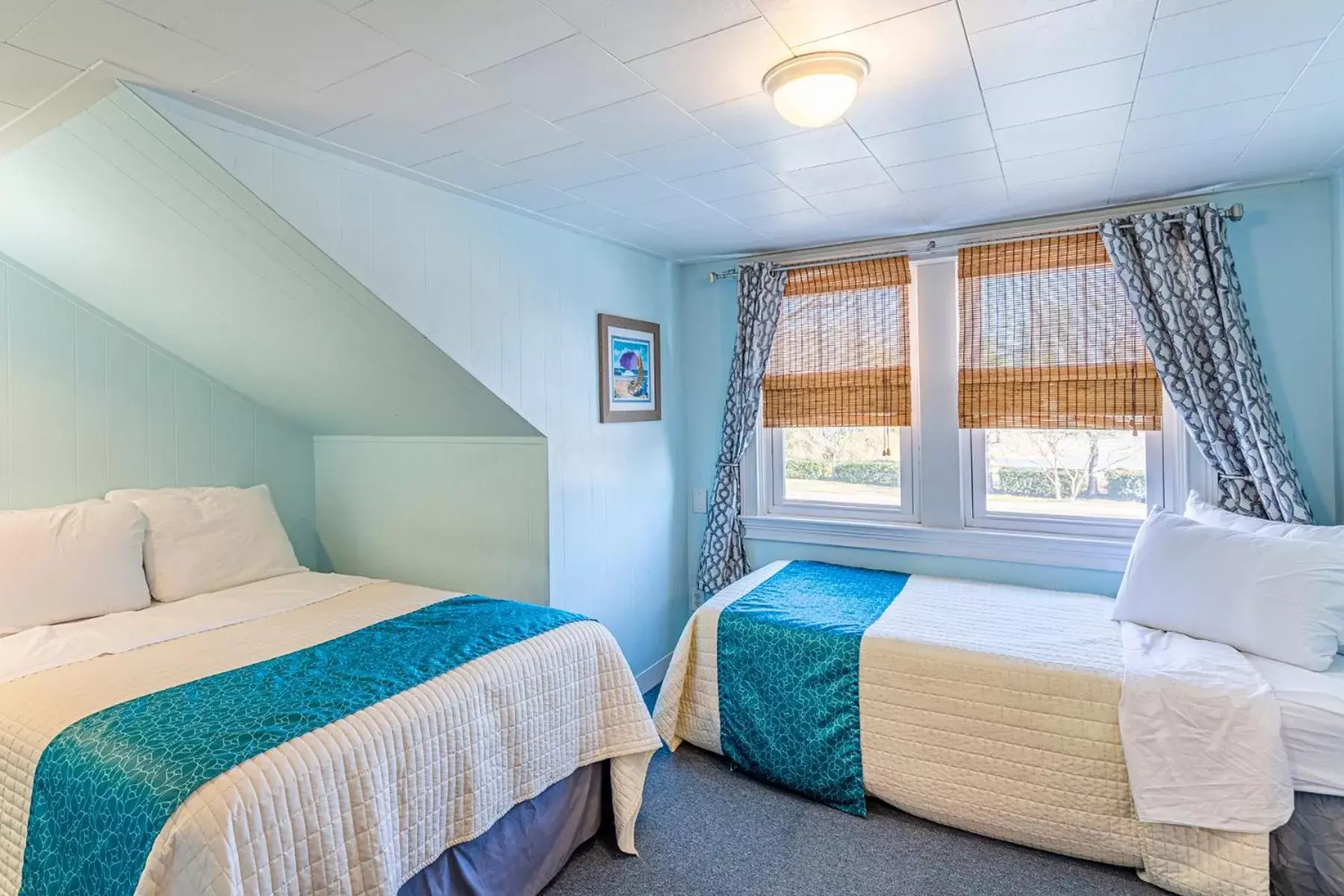 Small Double Room in Island Motel OBX Small Double Room in Island Motel OBX