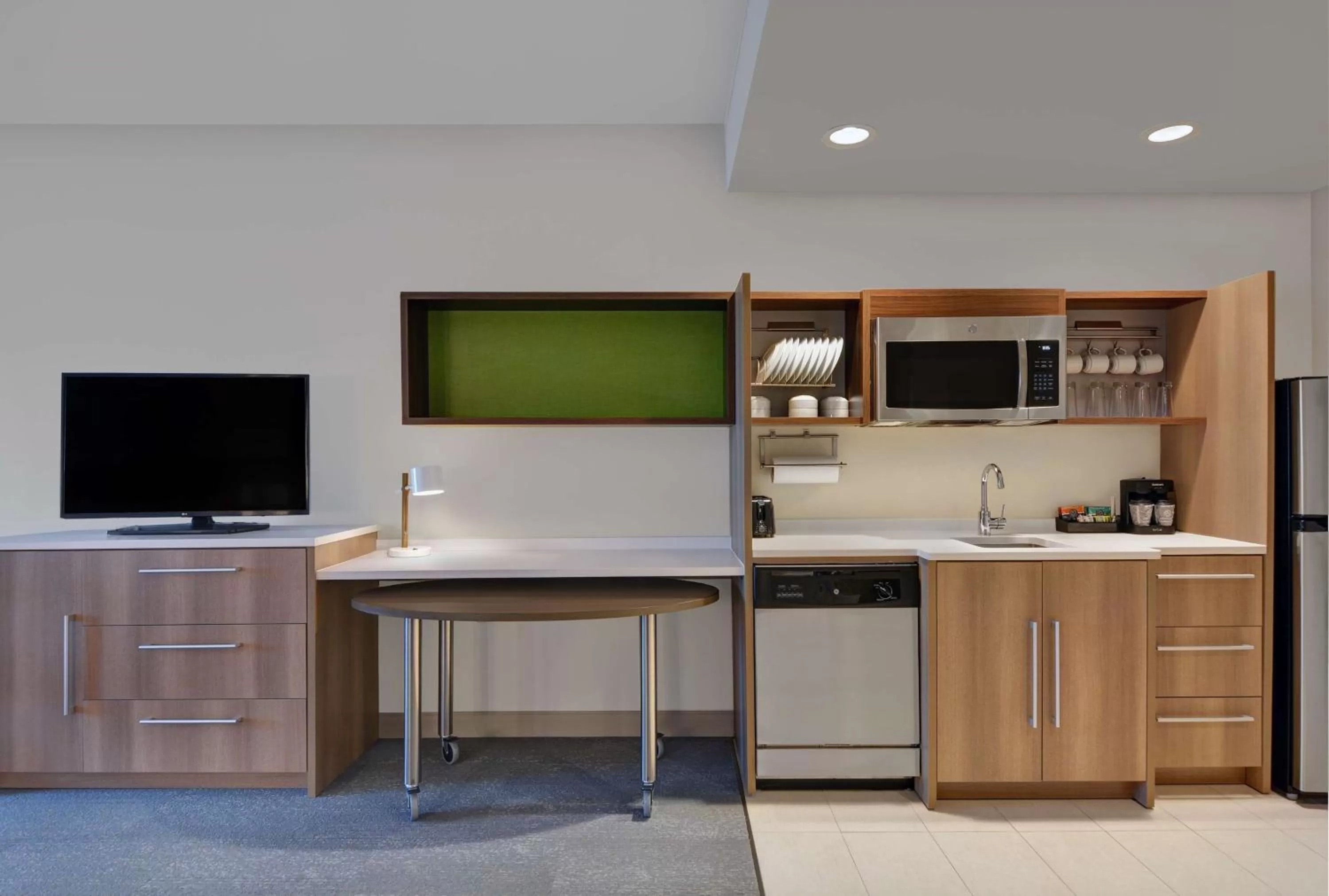 Kitchen or kitchenette in Home2 Suites By Hilton Panama City Beach, Fl