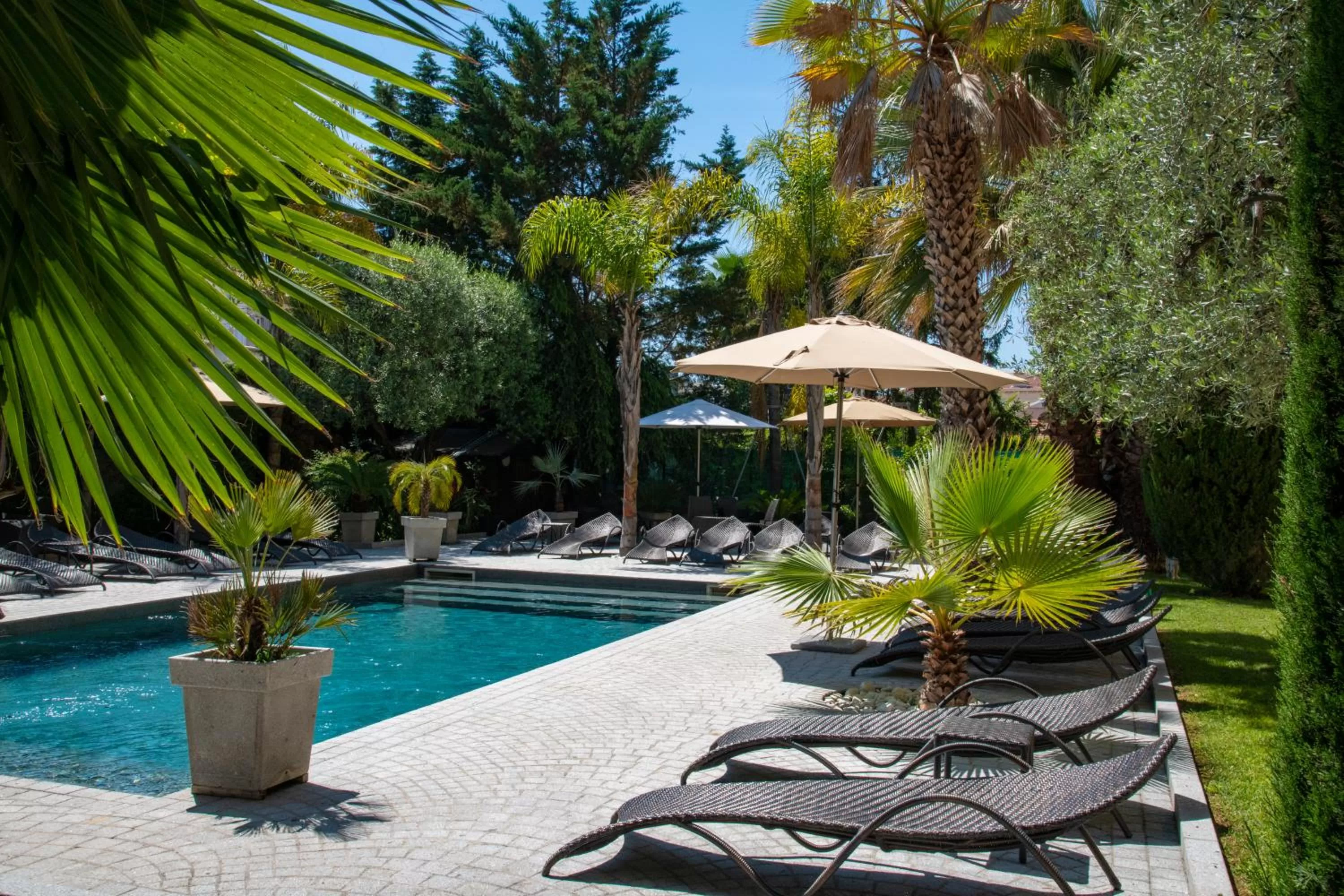 Garden in GOLDEN TULIP CANNES HOTEL de PARIS