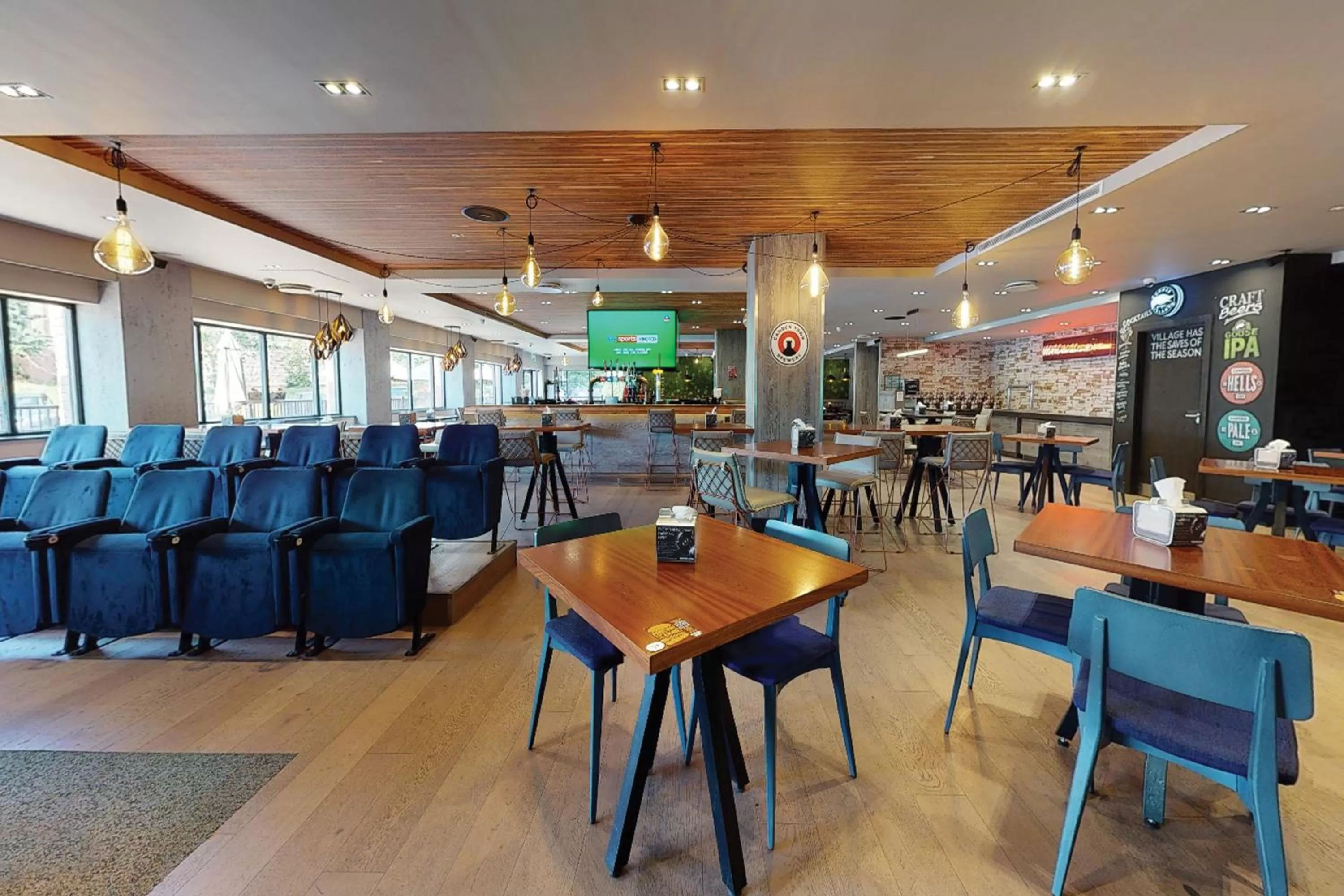 Restaurant/places to eat in Village Hotel Leeds North