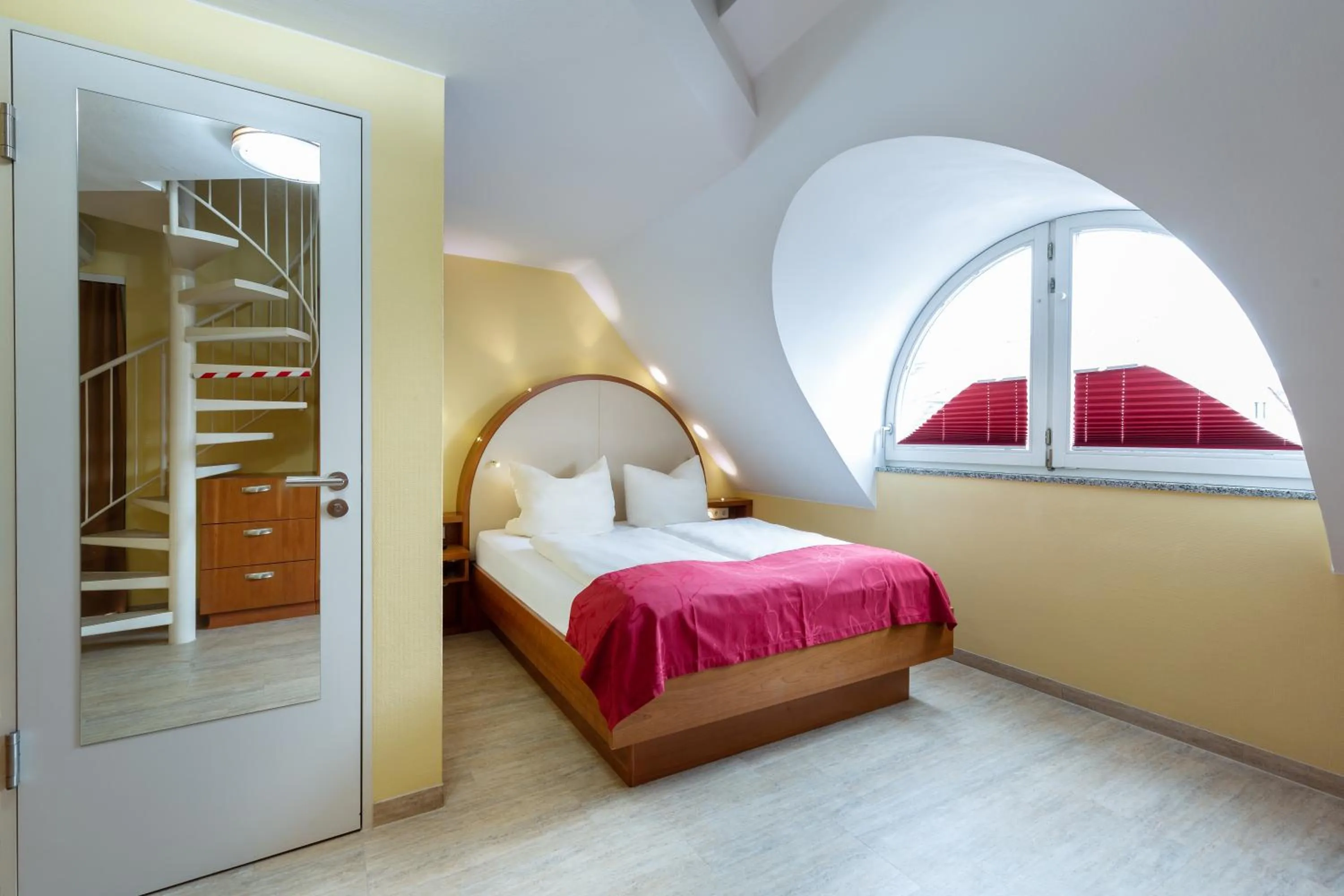 Staff, Bed in Hotel am Schillerpark