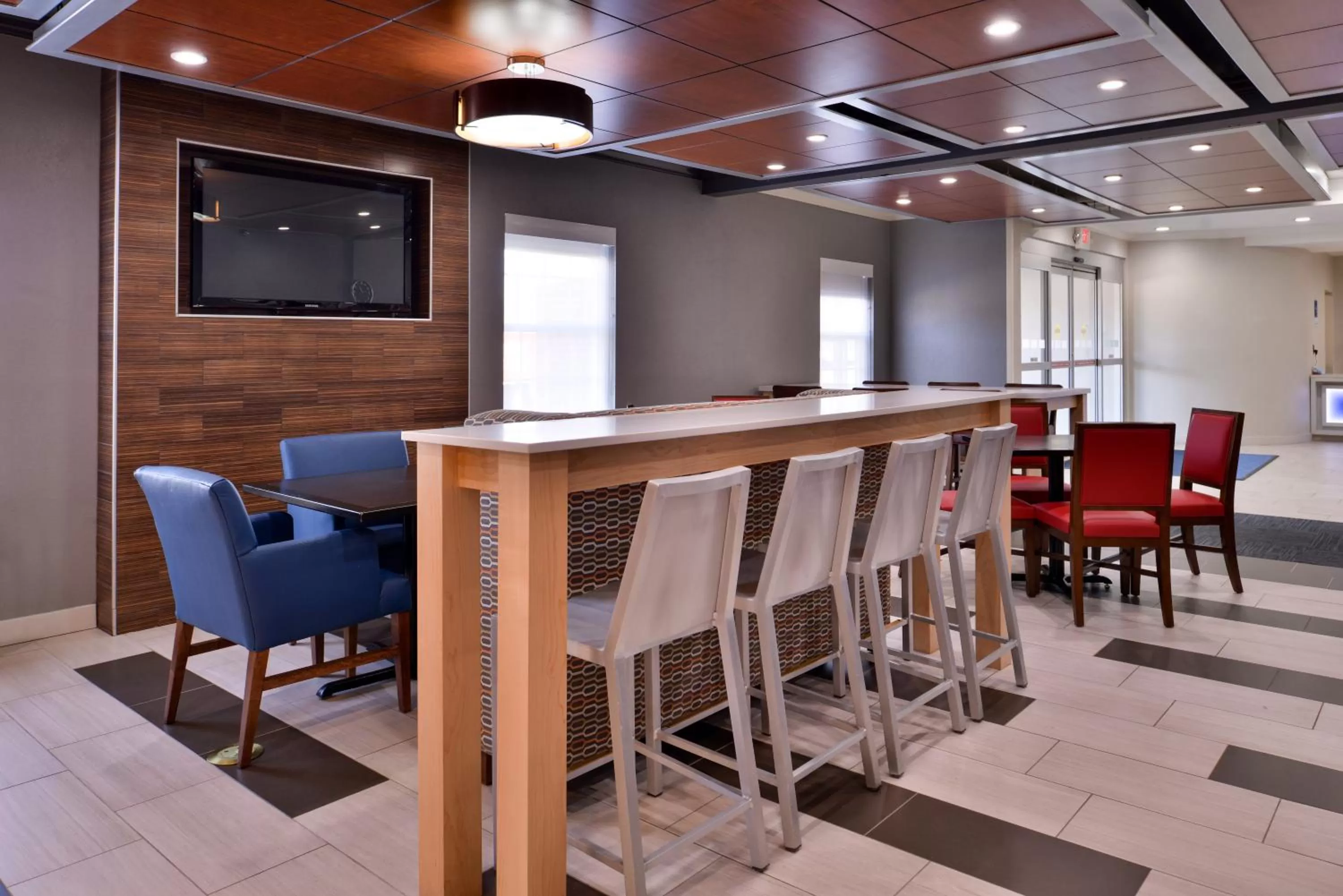 Breakfast in Holiday Inn Express Hotel & Suites North Kansas City by IHG