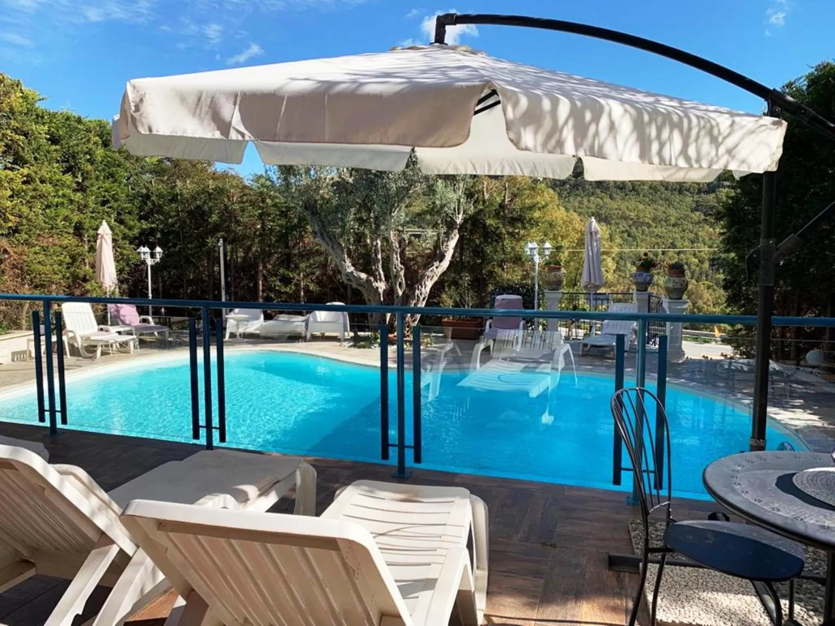 Pool view in B&B Villa del Sole Relais