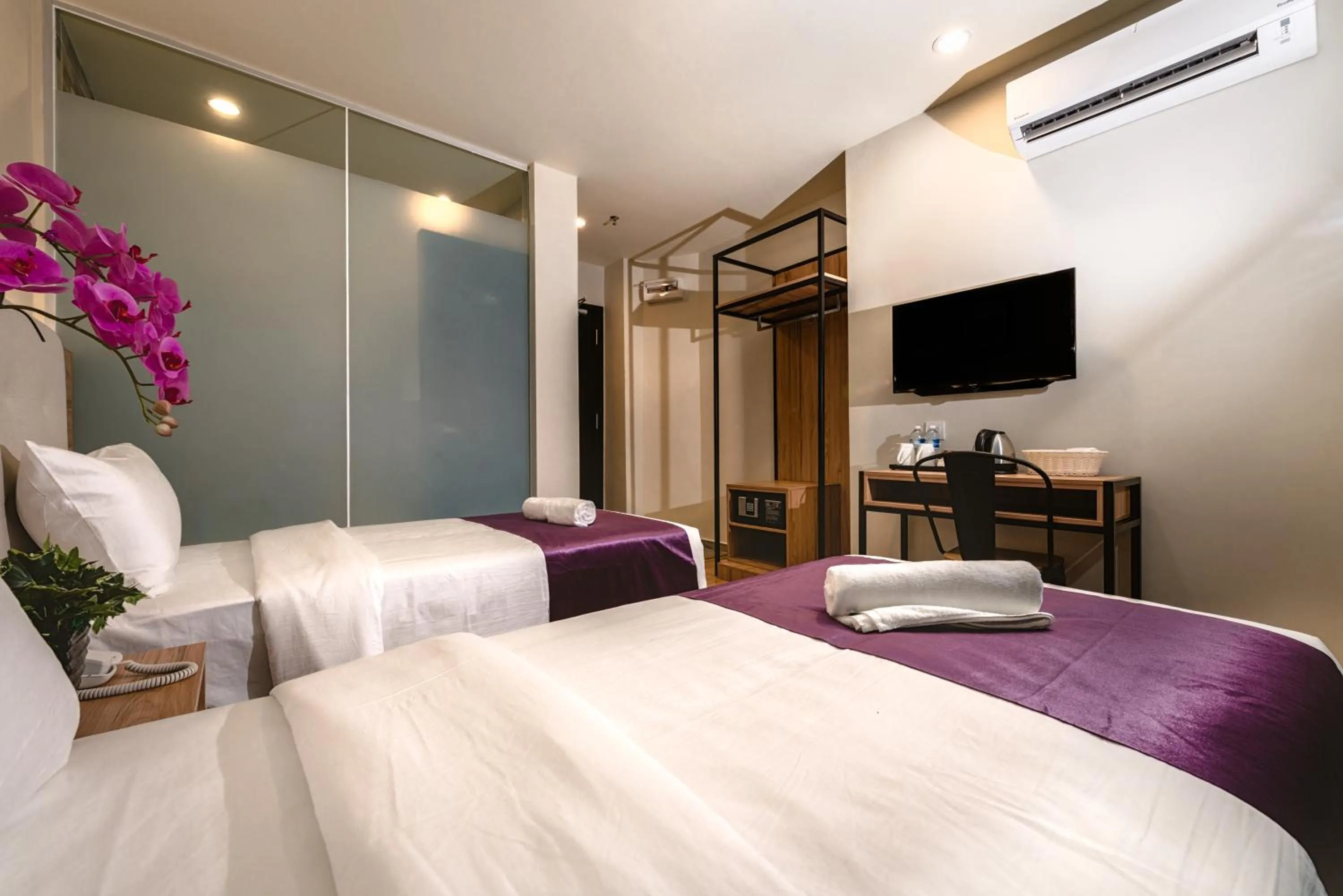 Photo of the whole room, Bed in BIG M Hotel