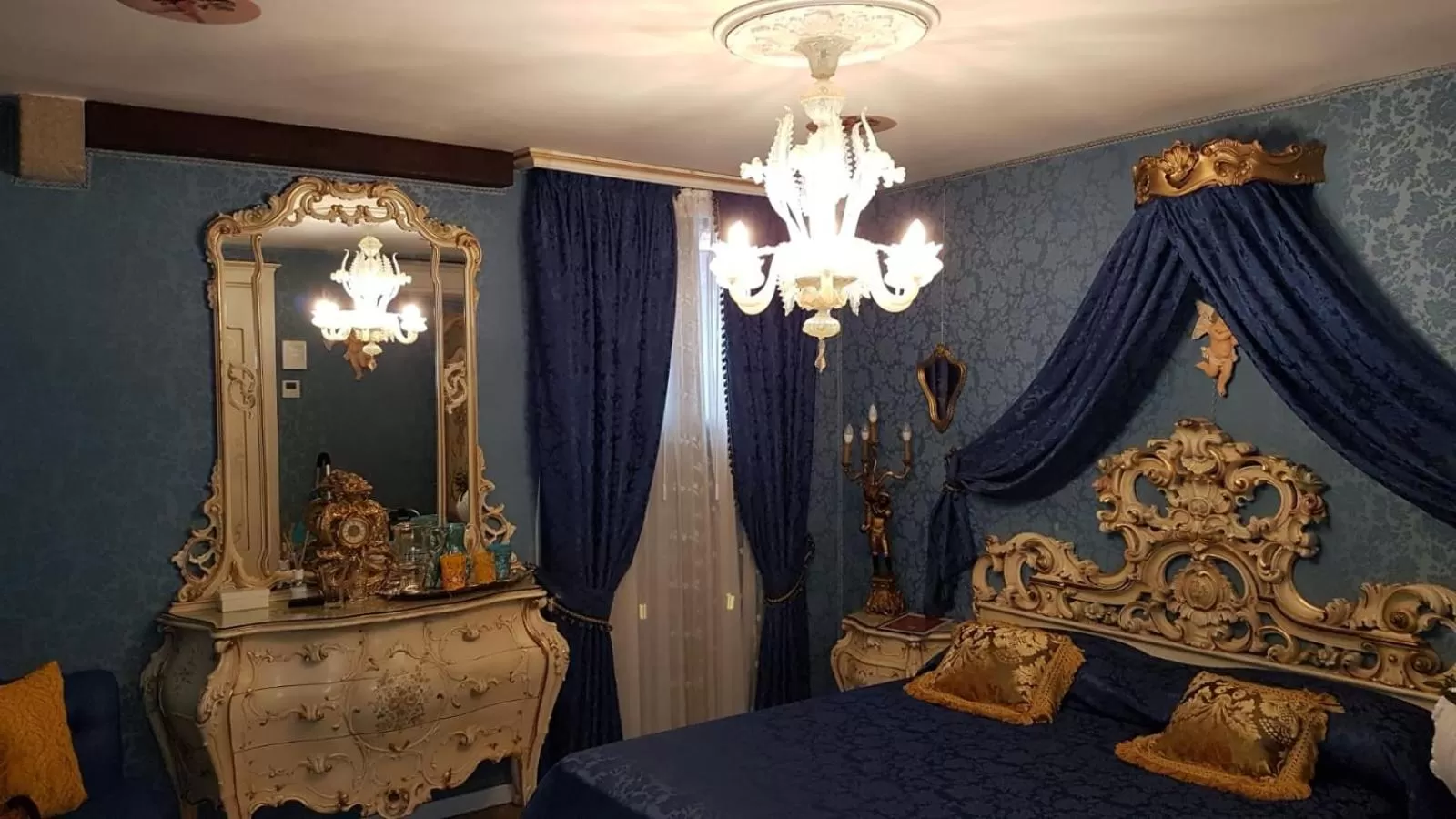 Photo of the whole room in Scalon del Doge