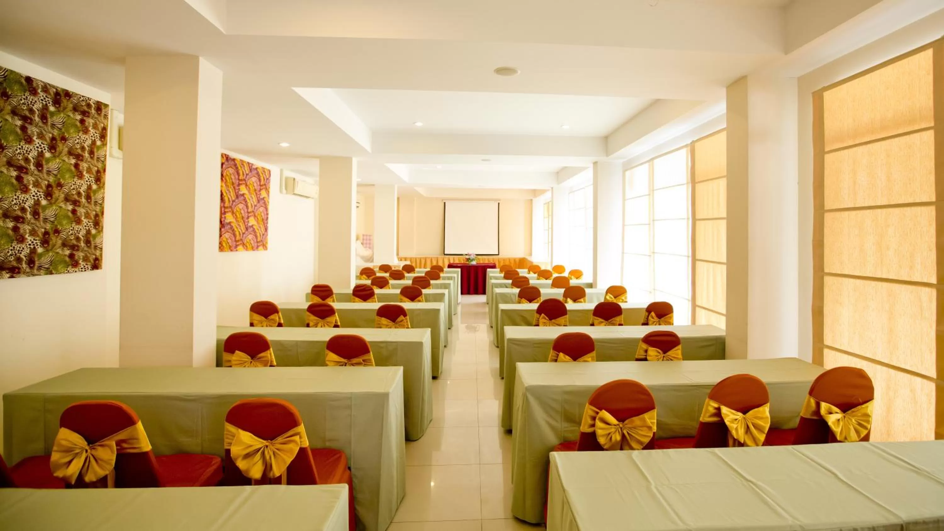 Business facilities in Sinsuvarn Airport Suite Hotel