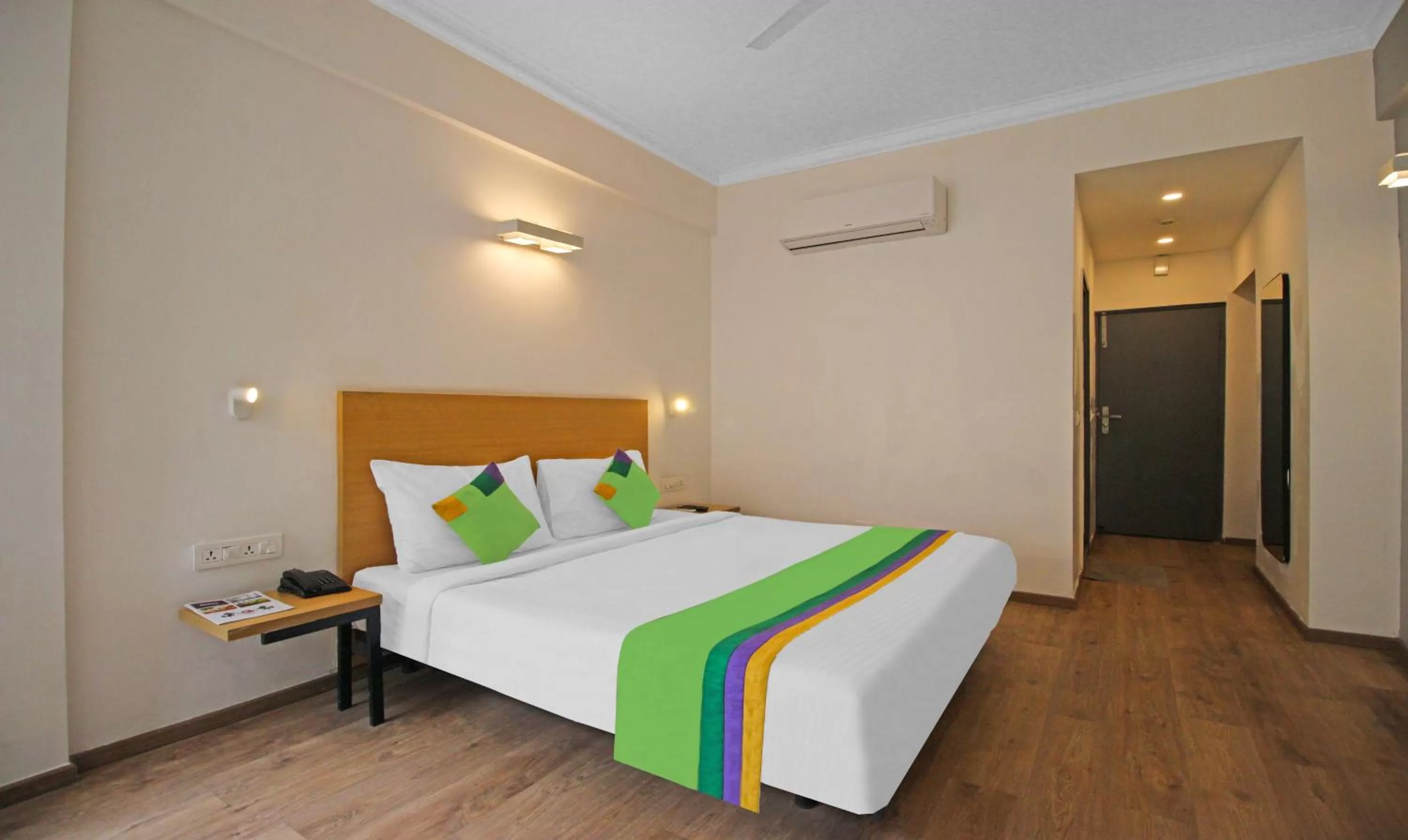 Bedroom, Bed in Treebo Grand Legacy Shahenshah