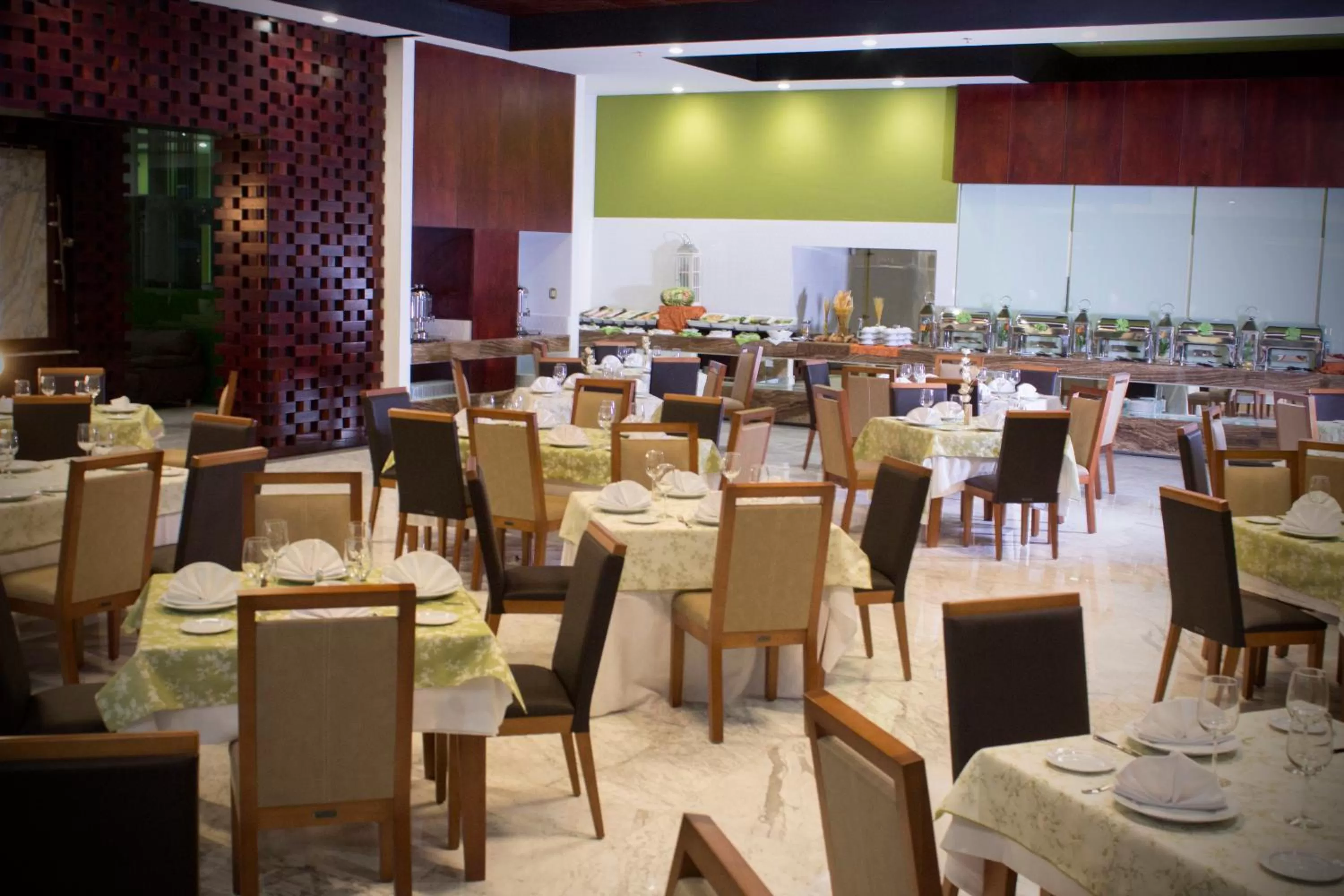 Restaurant/places to eat in Holiday Inn Queretaro Zona Krystal by IHG