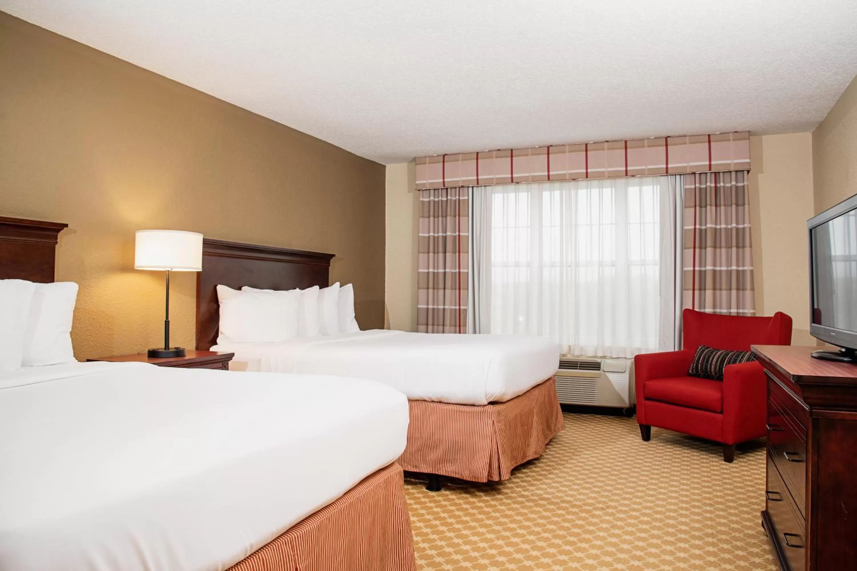 Bed in Country Inn & Suites by Radisson, Milwaukee West Brookfield , WI