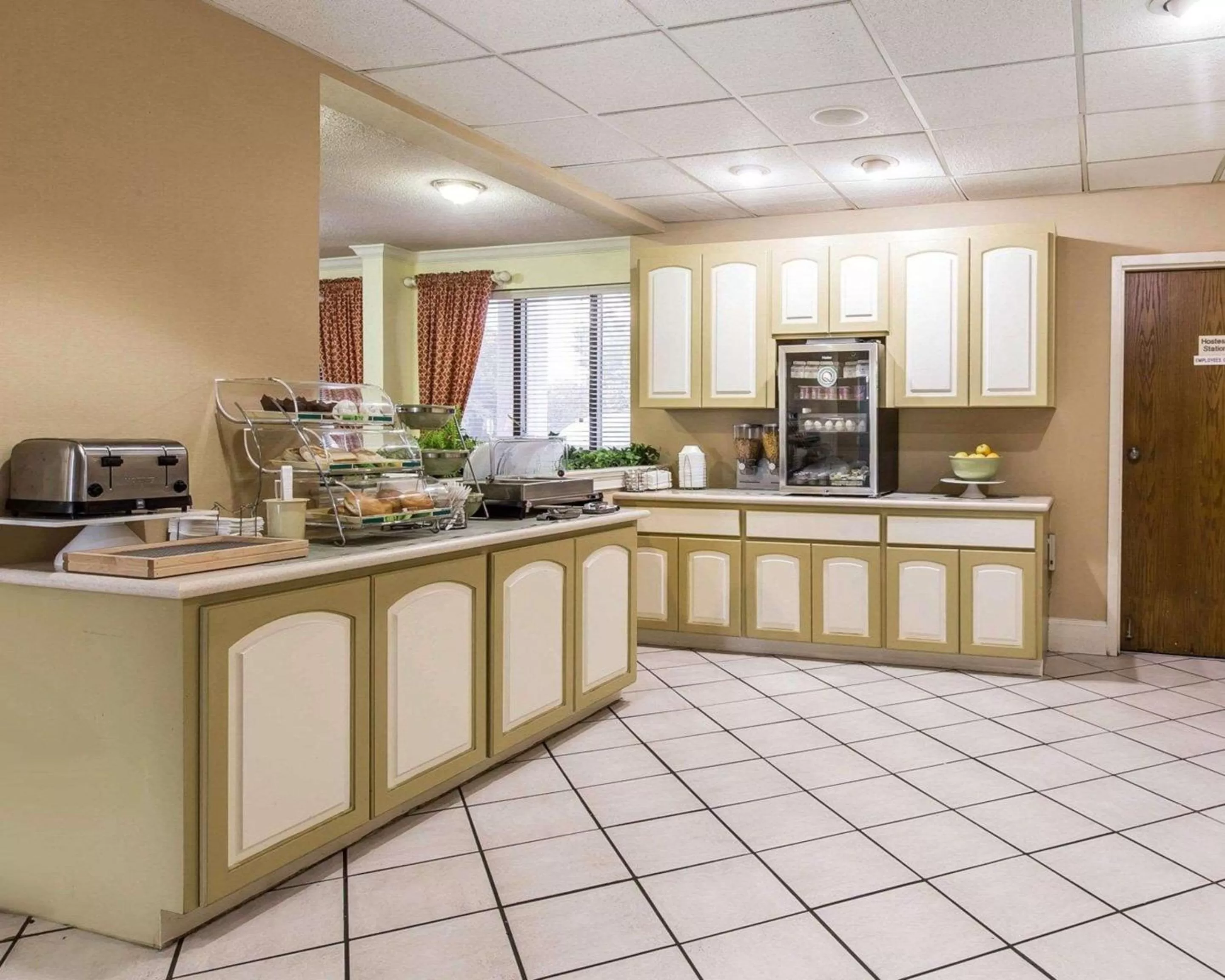 Restaurant/places to eat in Quality Inn At the Mall - Valdosta