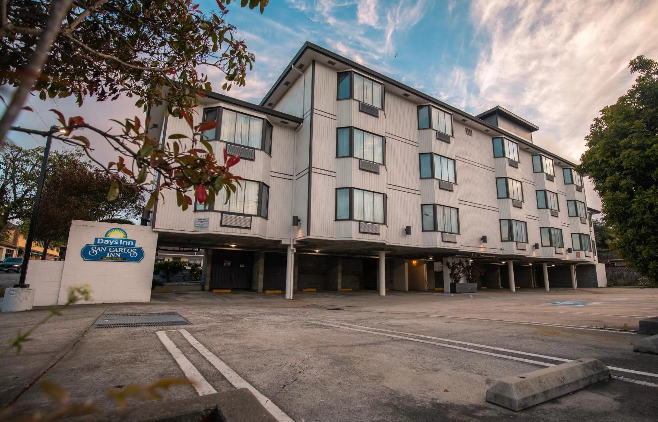 Area and facilities in Days Inn by Wyndham Monterey Downtown