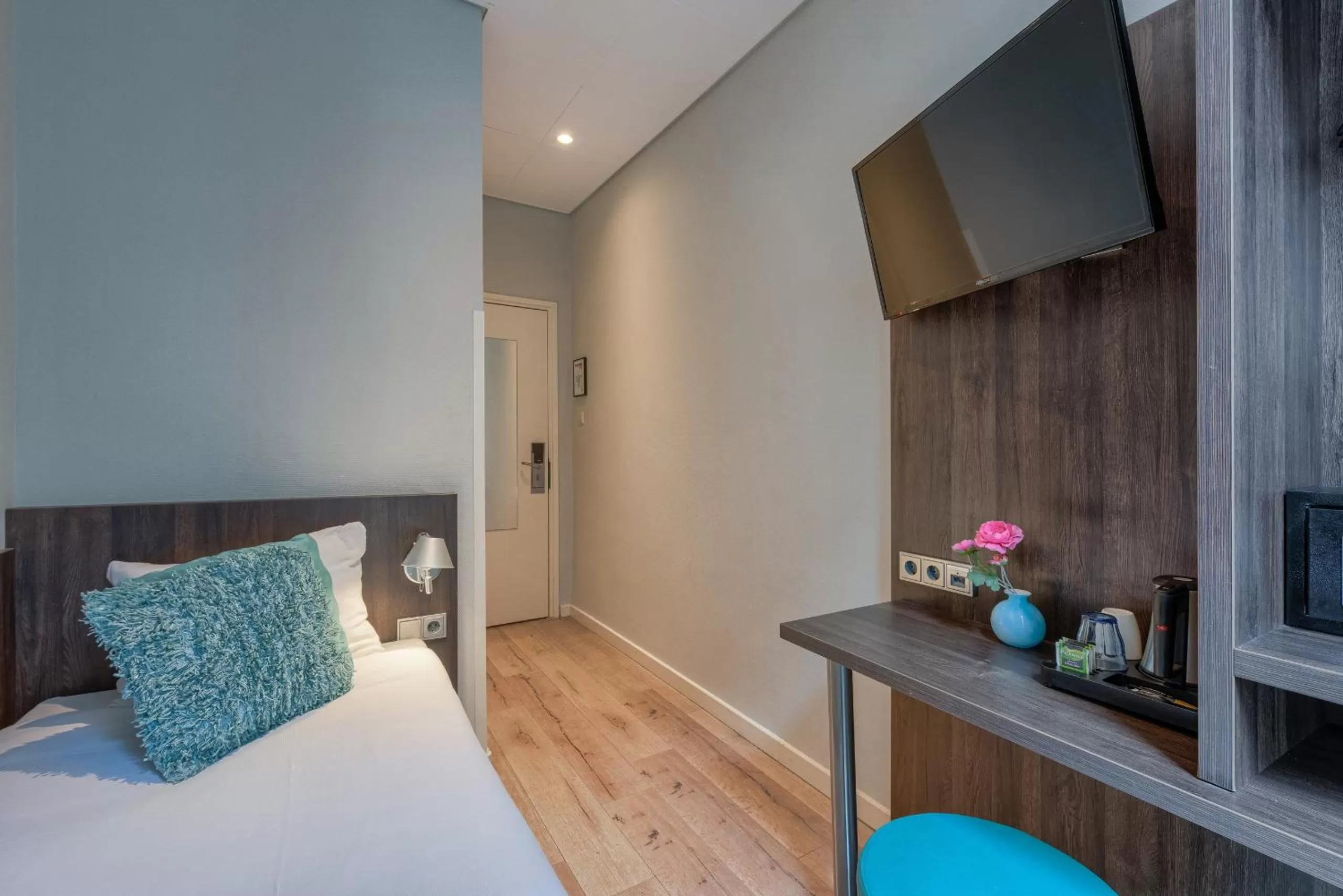 TV and multimedia, TV/Entertainment Center in Hotel De Gerstekorrel