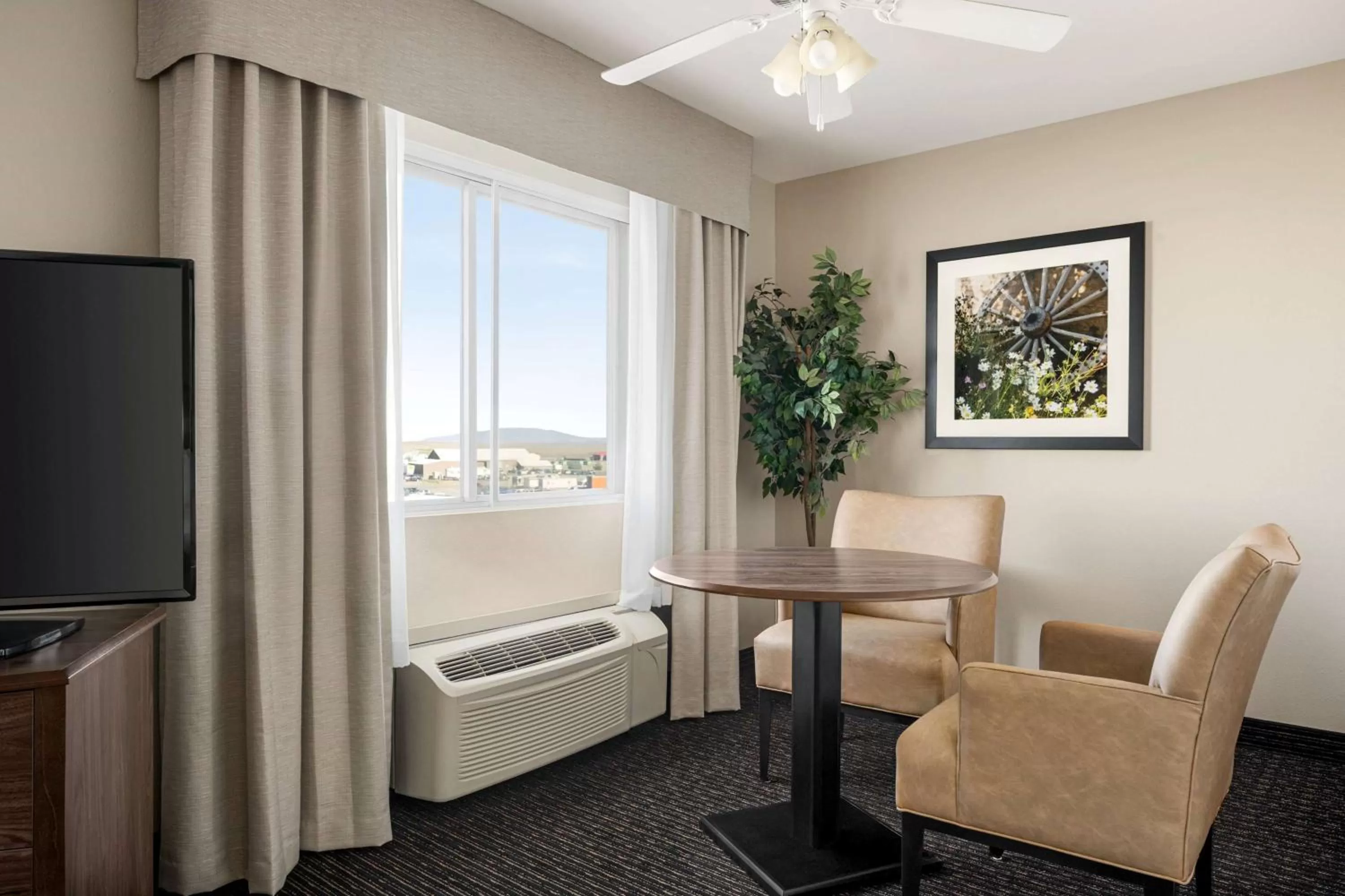 Photo of the whole room in Baymont by Wyndham Rawlins