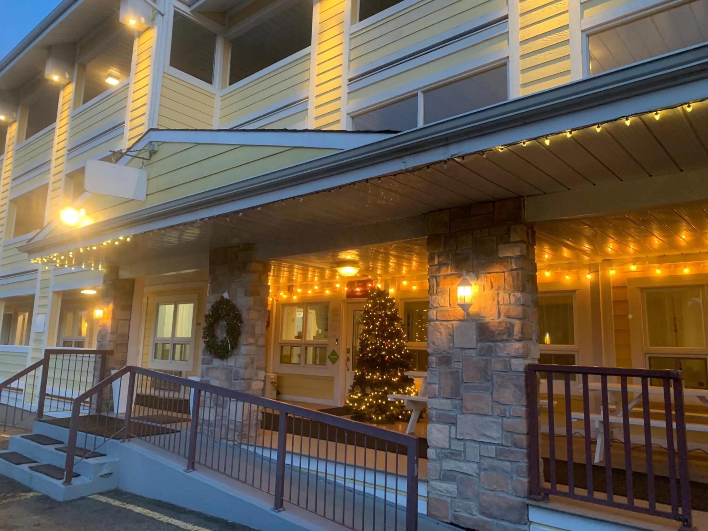 Facade/entrance in Hotel and Suites Les Laurentides