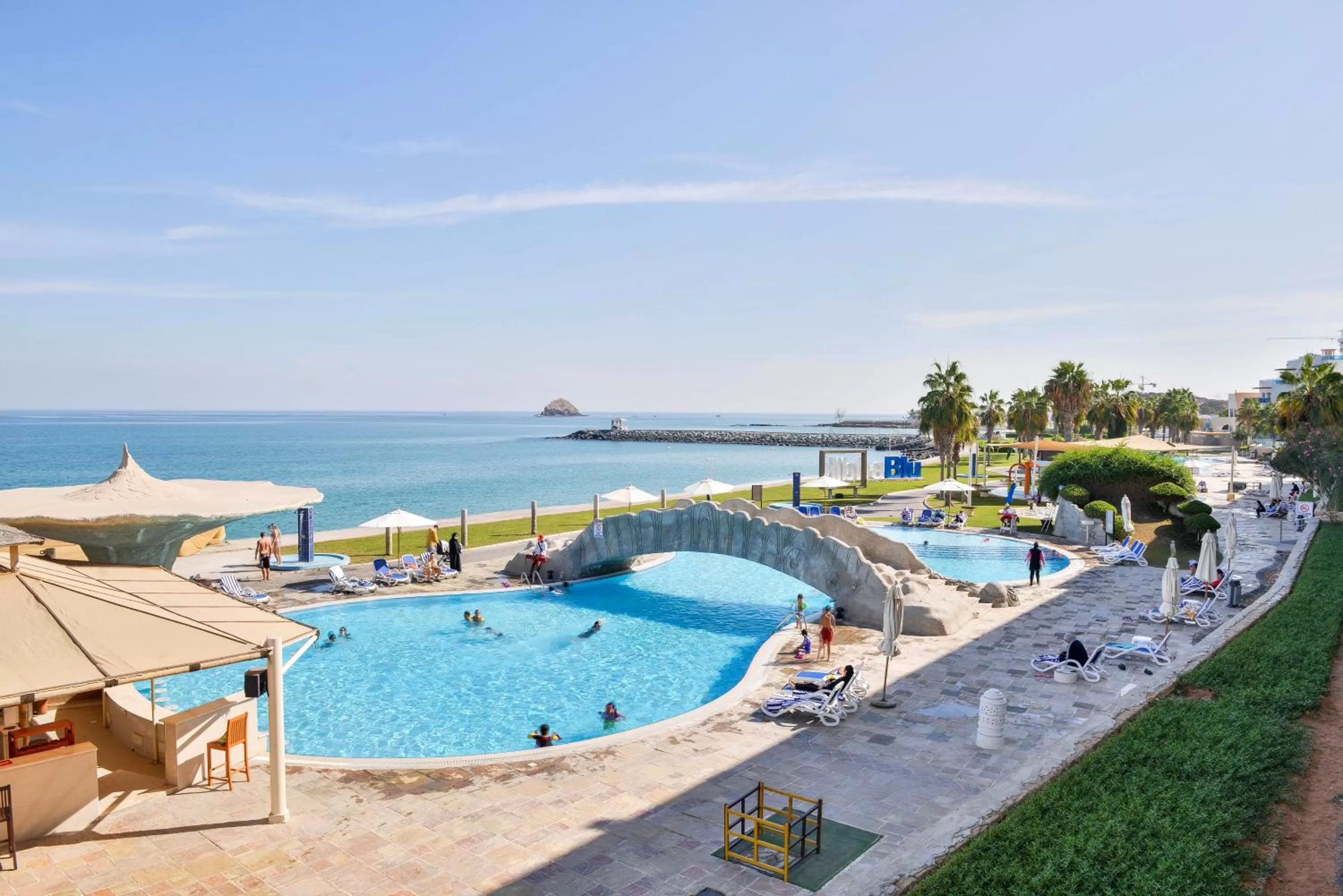 Swimming pool in Radisson Blu Resort, Fujairah