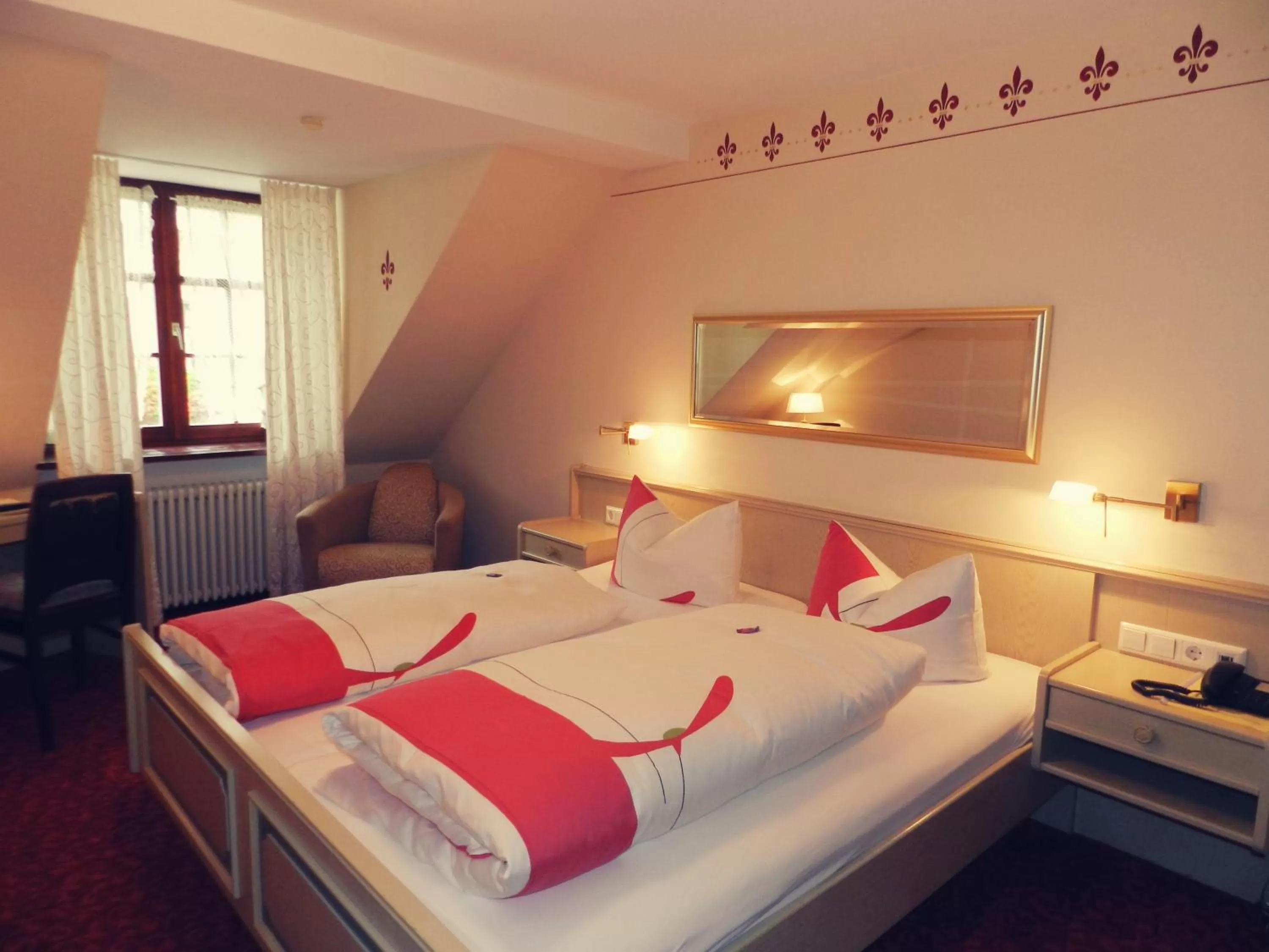 Bed in Hotel Löwen-Weinstube