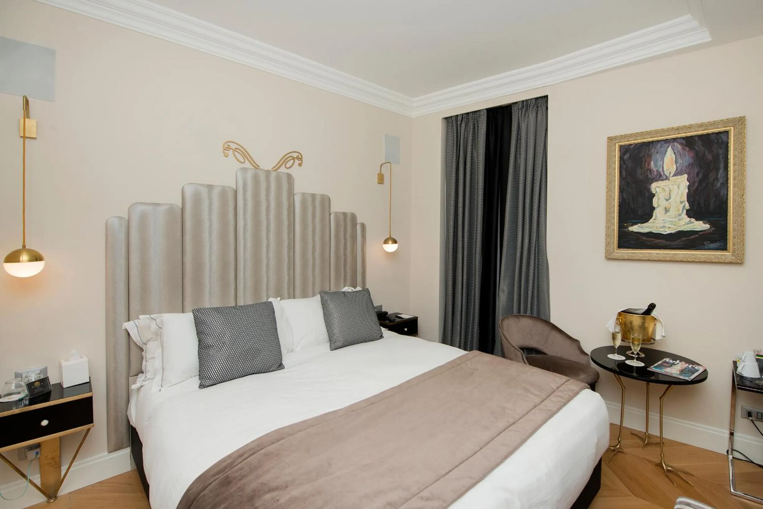 Bed in Torre Argentina Relais - Residenze di Charme