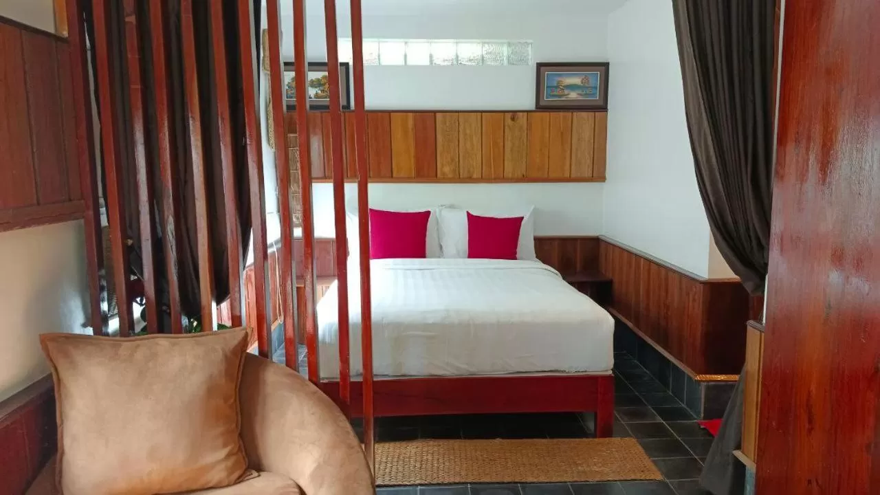 Bedroom, Bed in Maison Model d'Angkor