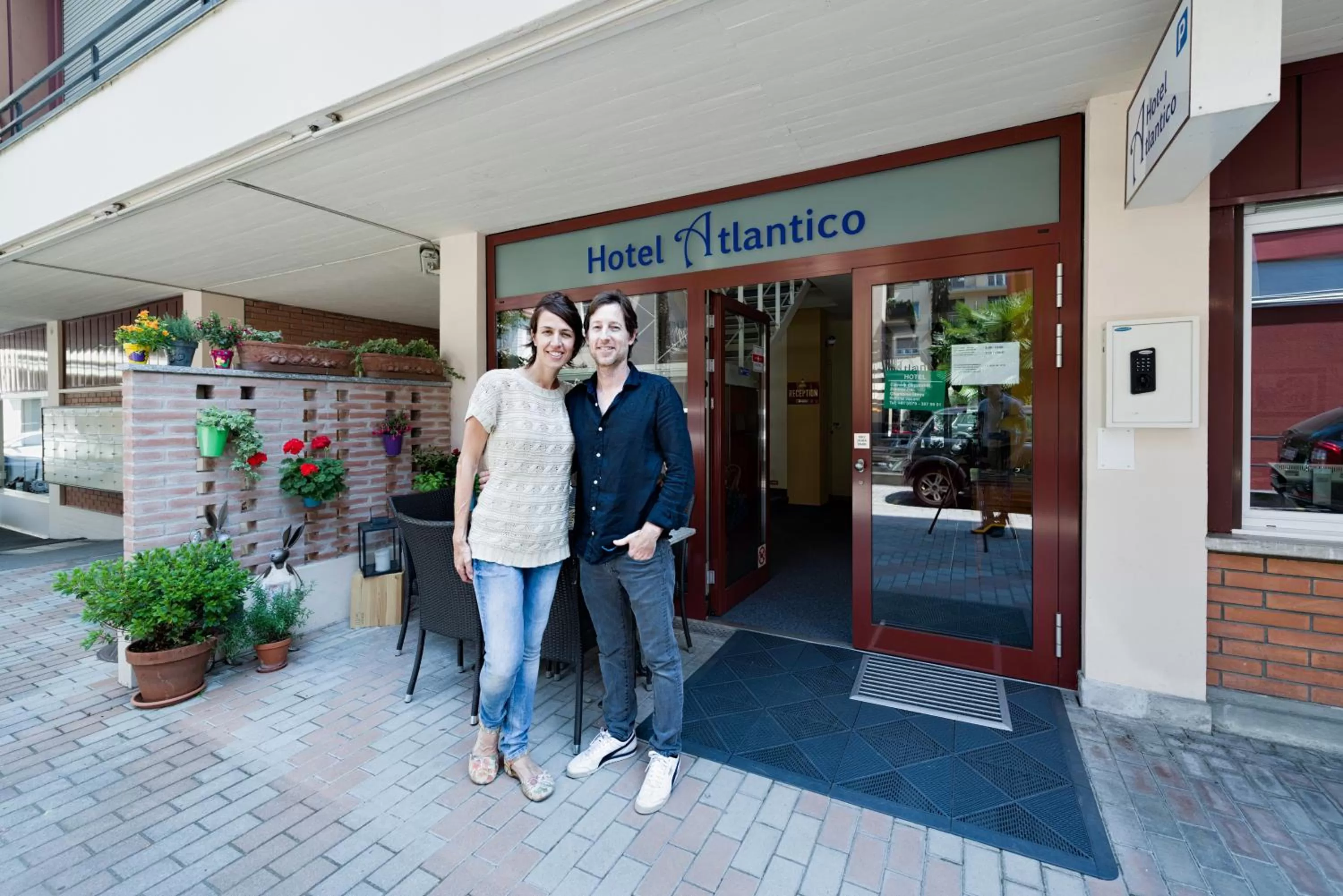 People in Hotel Atlantico self check-in