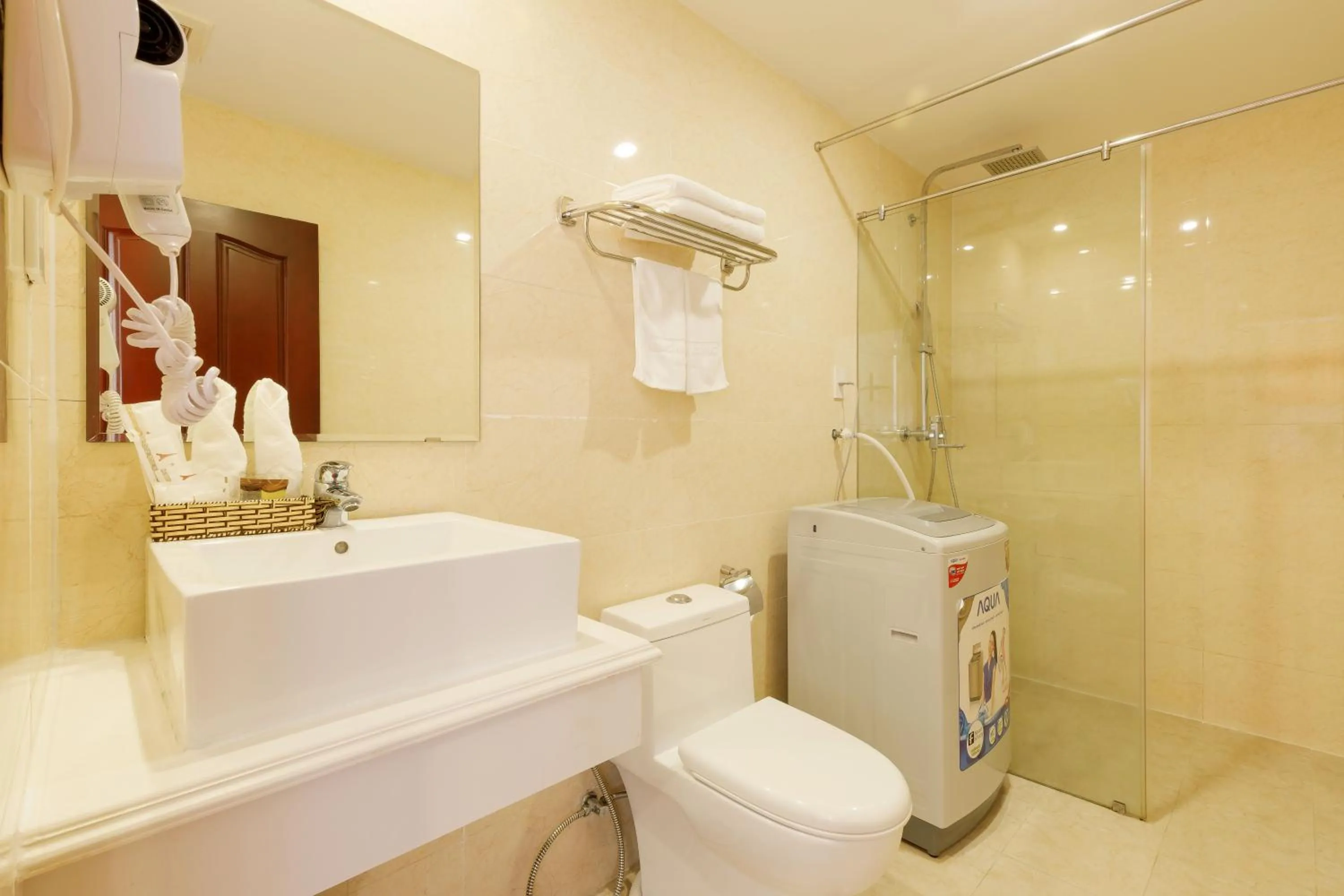Bathroom in Paris Luxury Hotel & Apartment Nha Trang