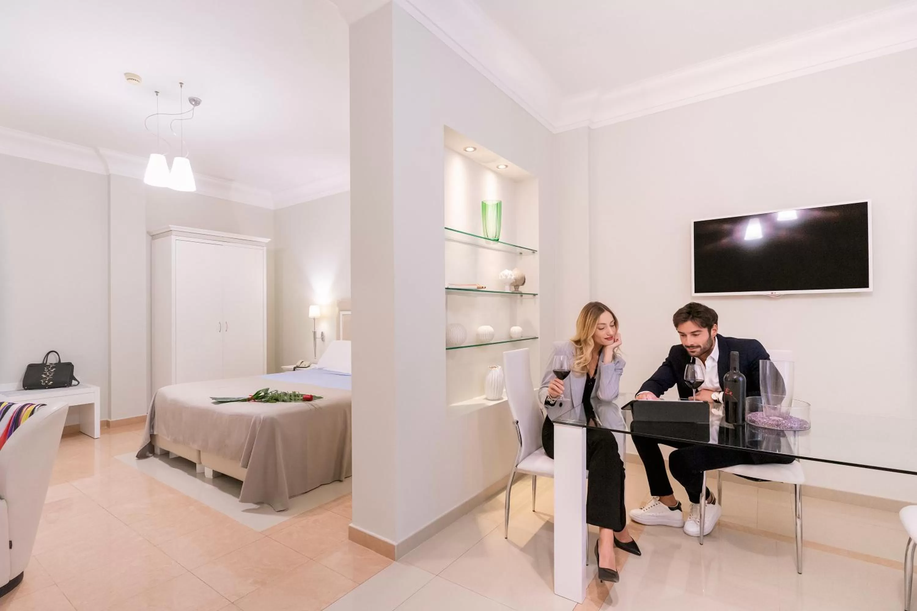 People, Bed in Victoria Palace Hotel & Zen Wellness