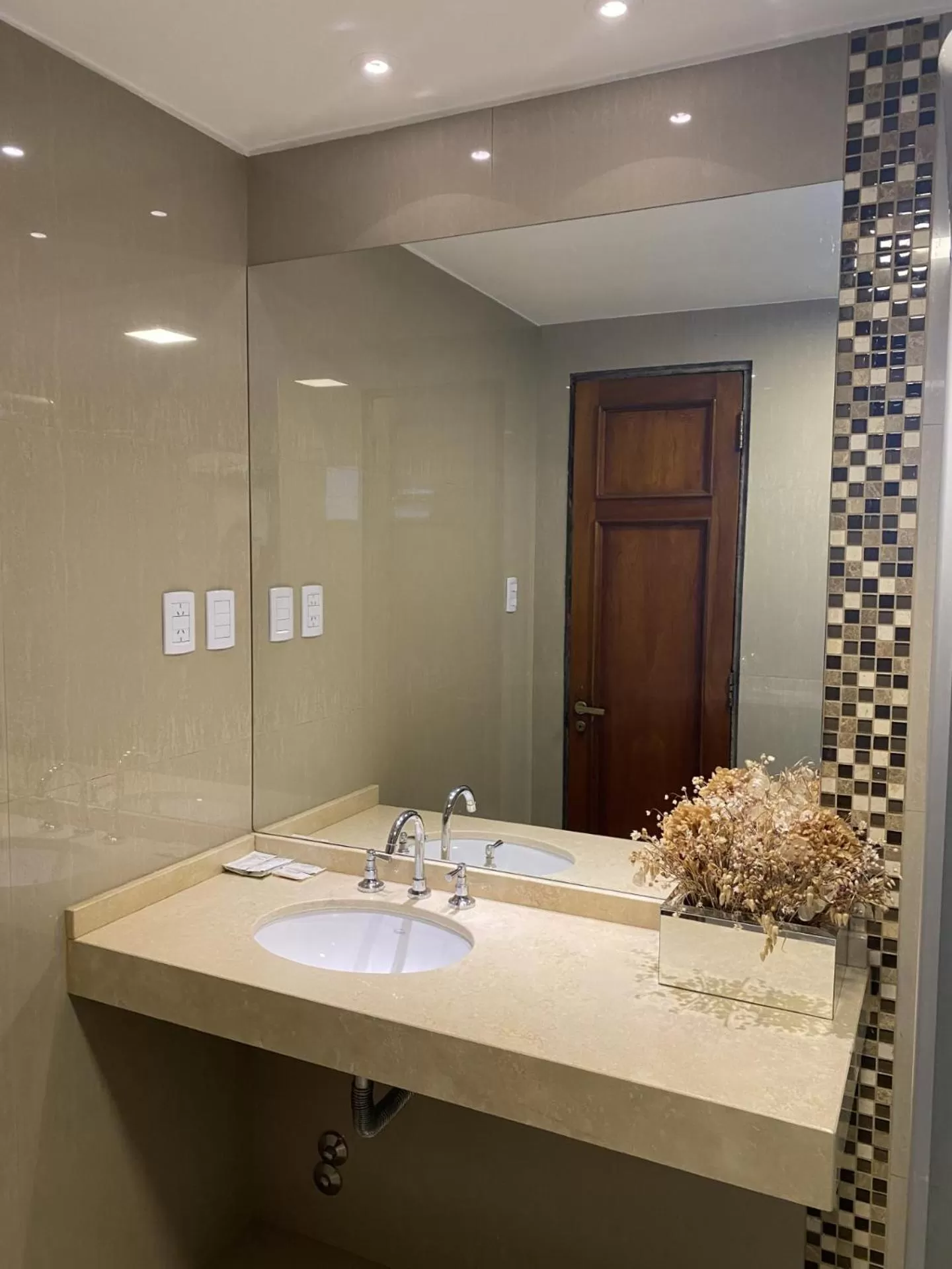 Bathroom in HOTEL CASTELAR CORDOBA