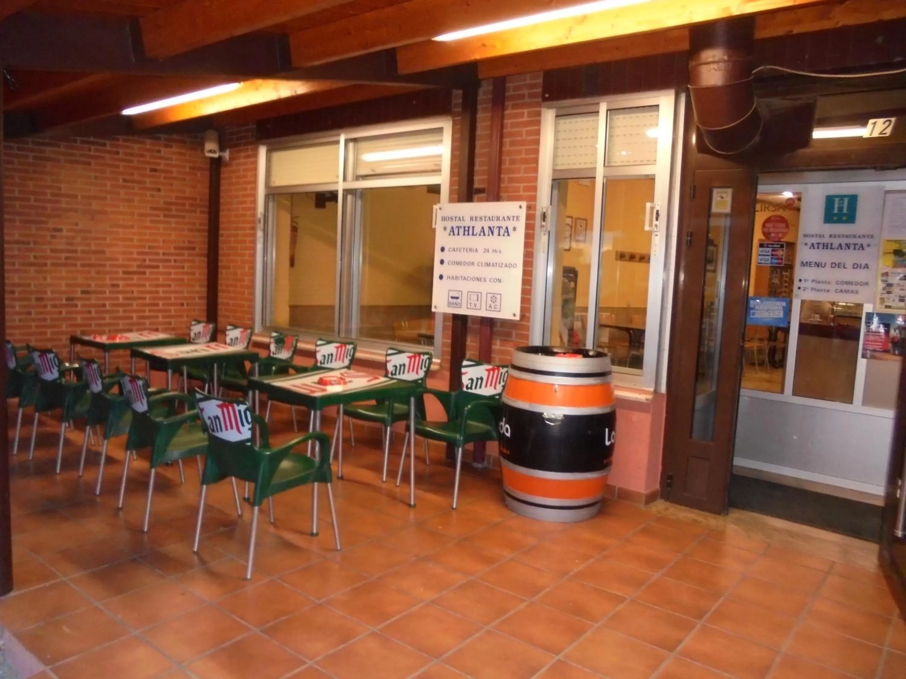 Facade/entrance in Hostal Athlanta