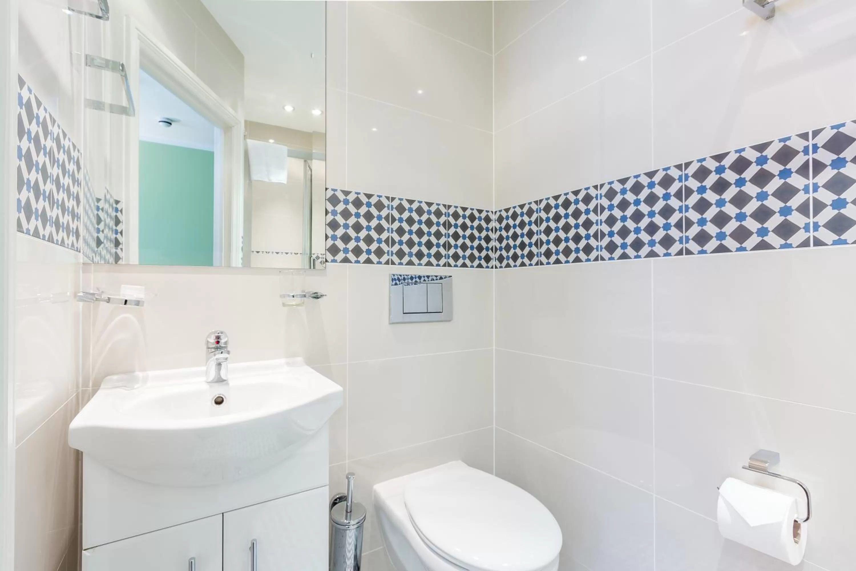 Bathroom in Gower House Hotel