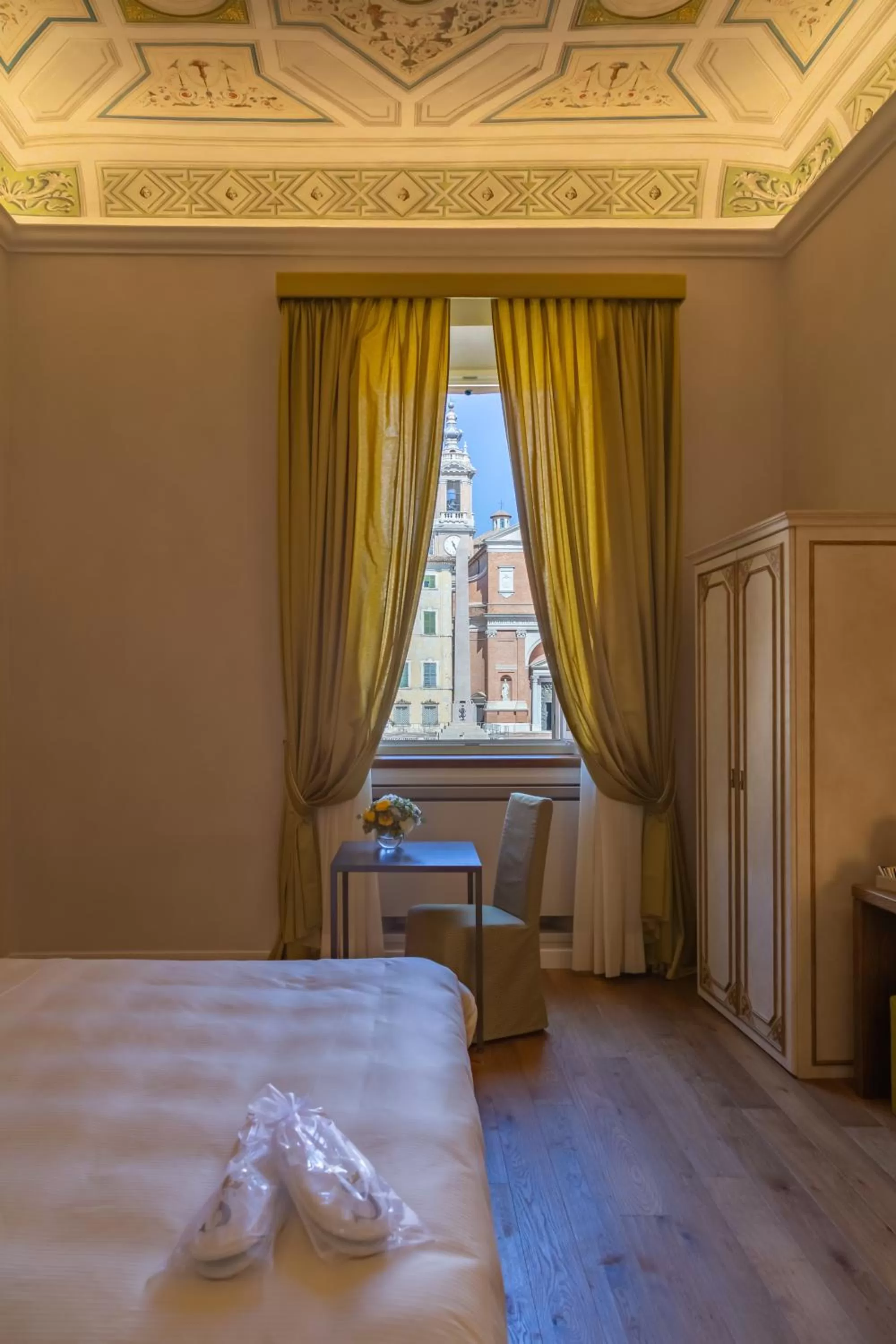 Photo of the whole room, Bed in Dimora Storica Lo Svevo