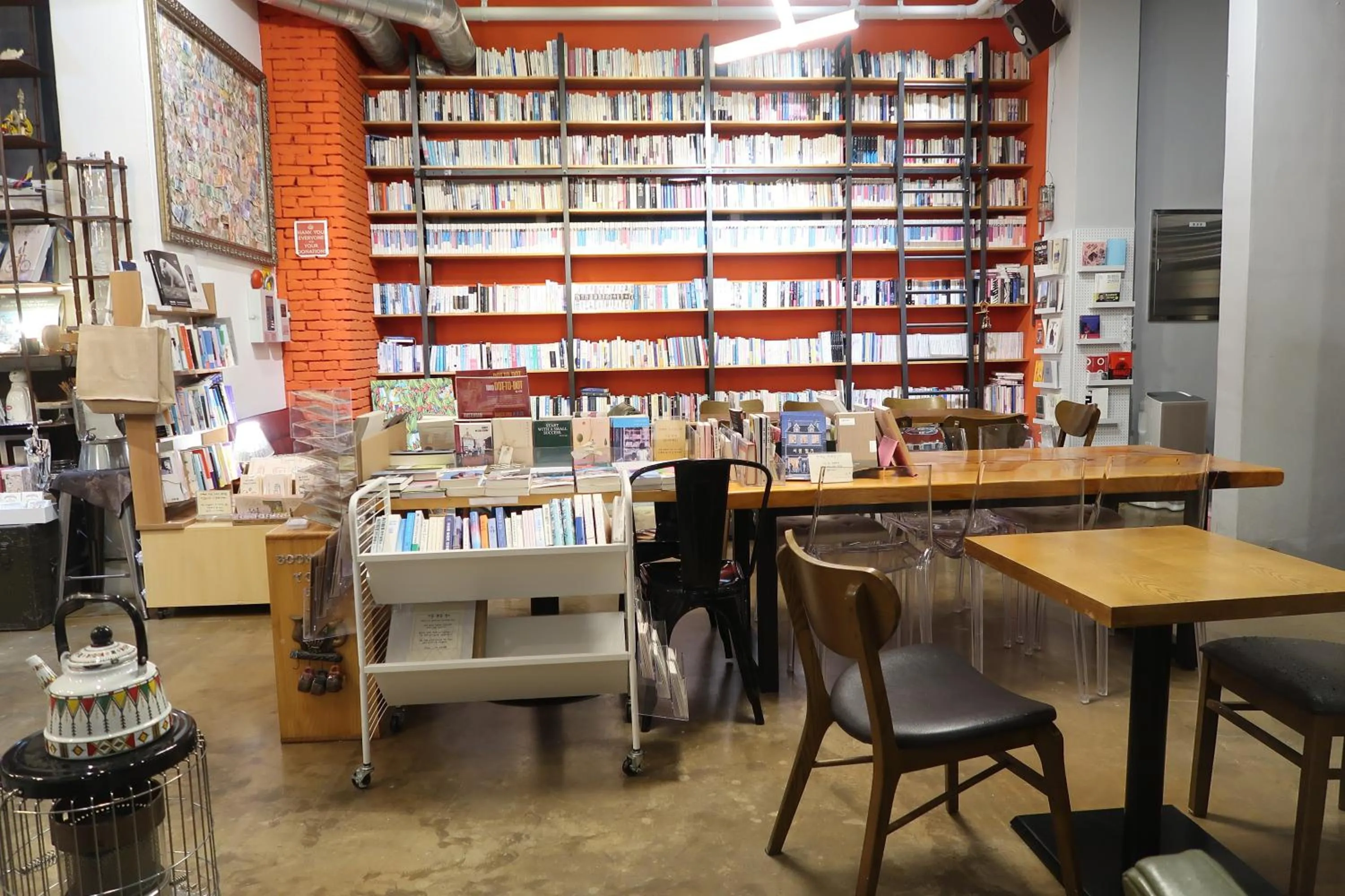 Restaurant/places to eat in Andong Poong-gyung HOSTEL n LIBRARY