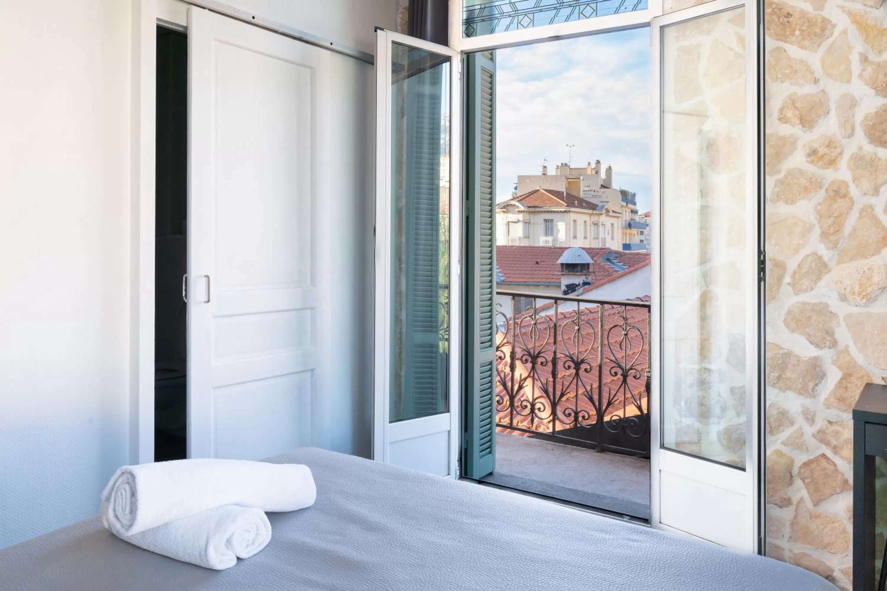 Bed in Hotel De Belgique à Menton