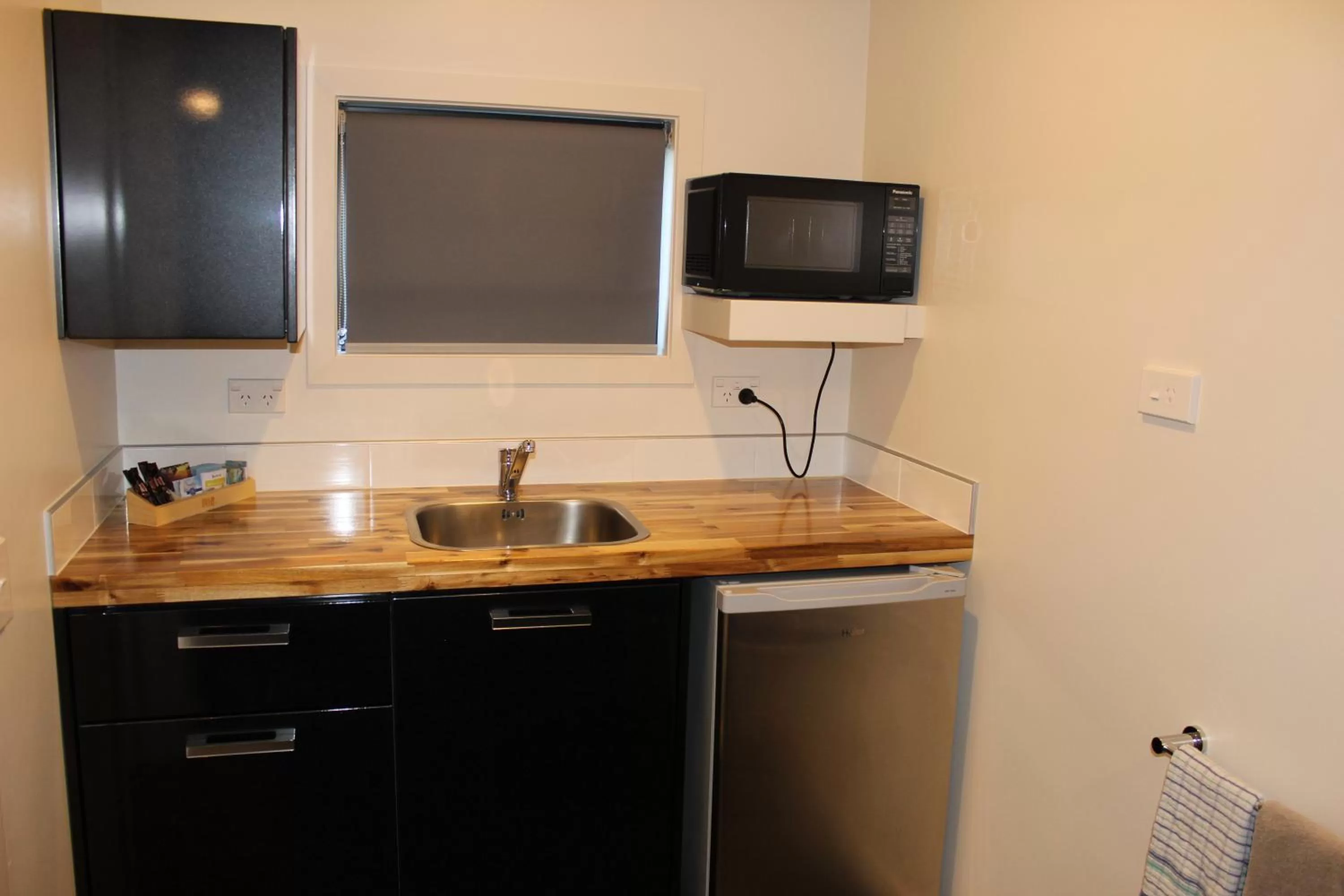 Kitchen or kitchenette in Townsman Motor Lodge