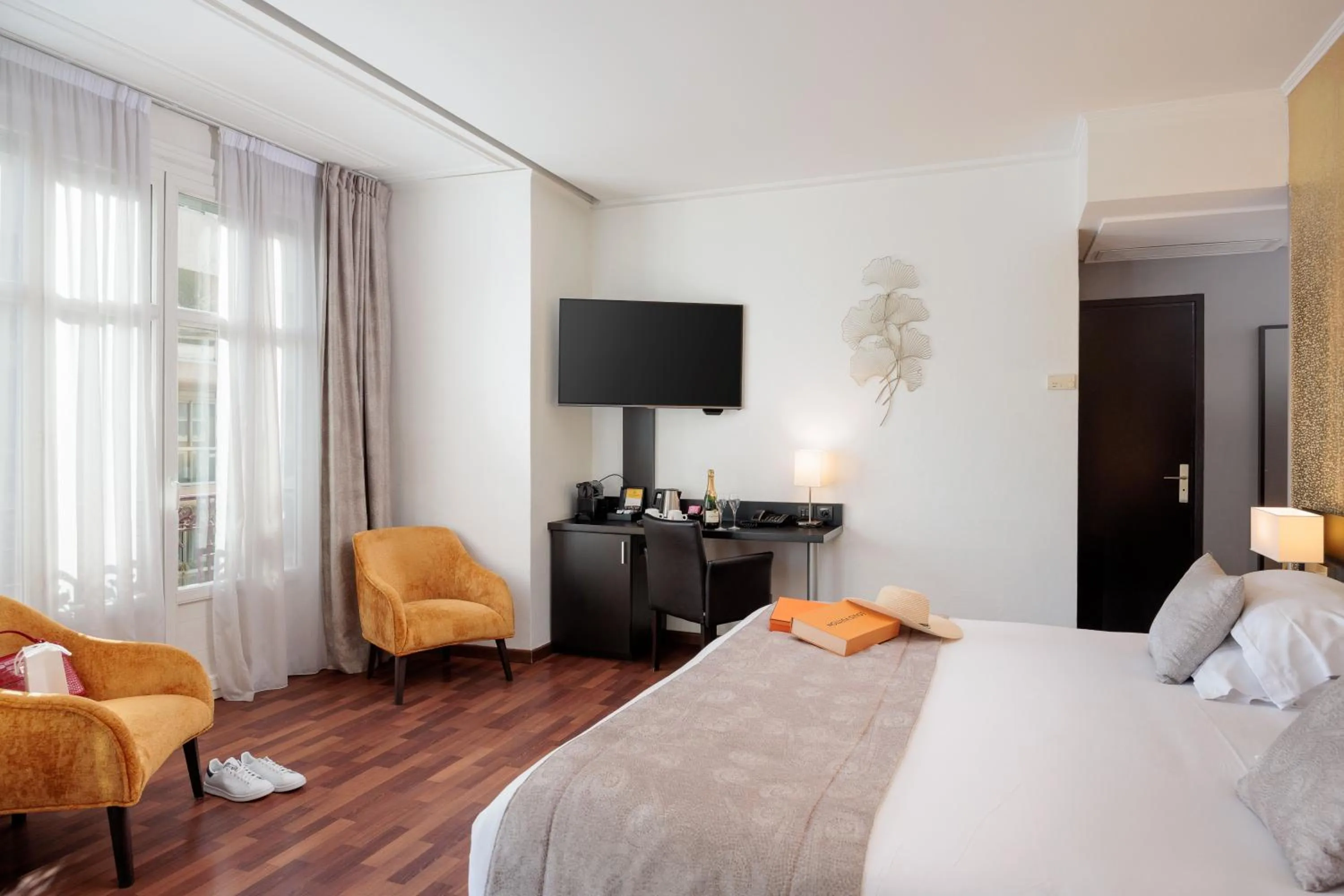 Bed in Best Western Plus Hôtel Massena Nice