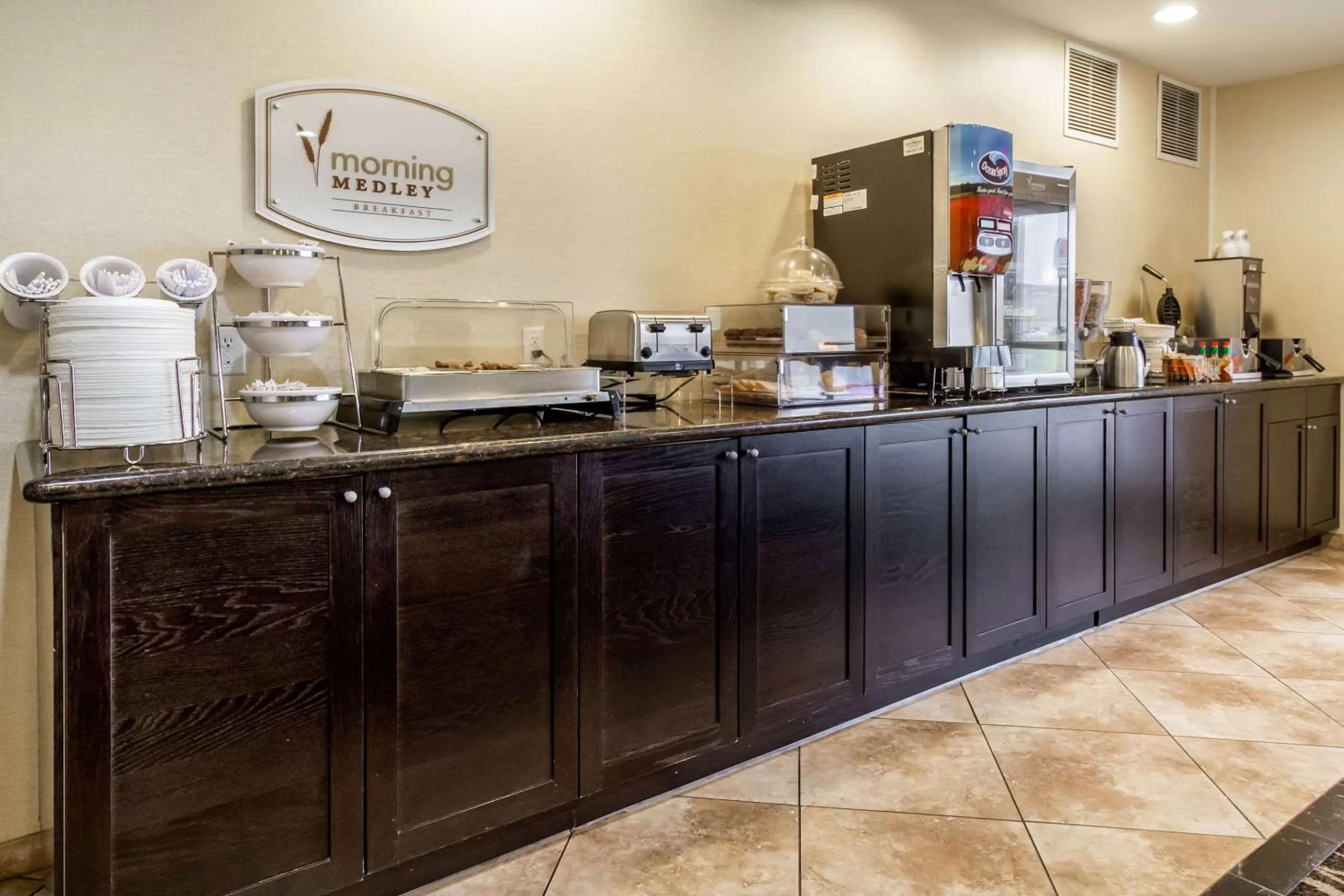 Restaurant/places to eat in Sleep Inn & Suites